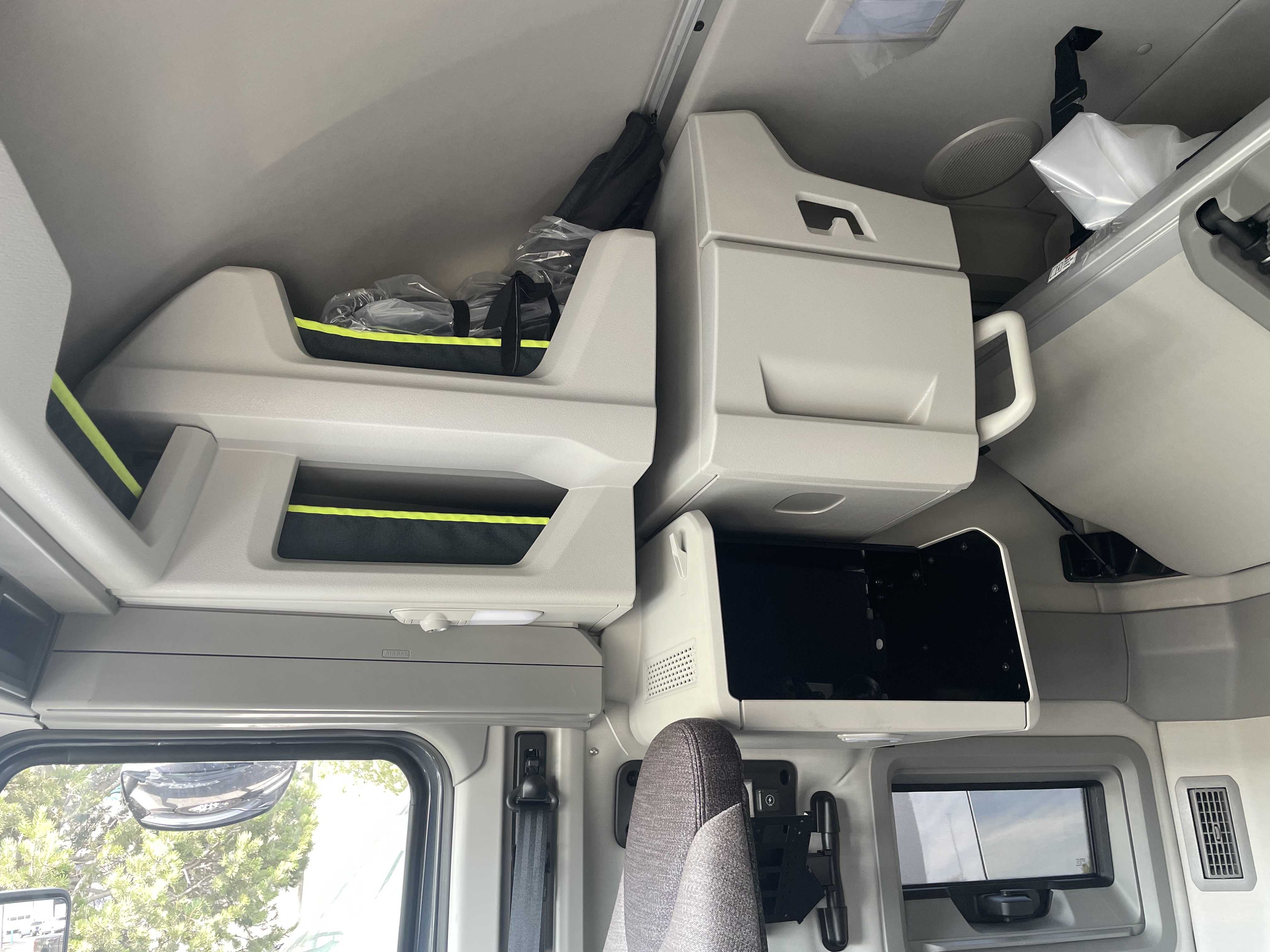 2026 Volvo - image 18