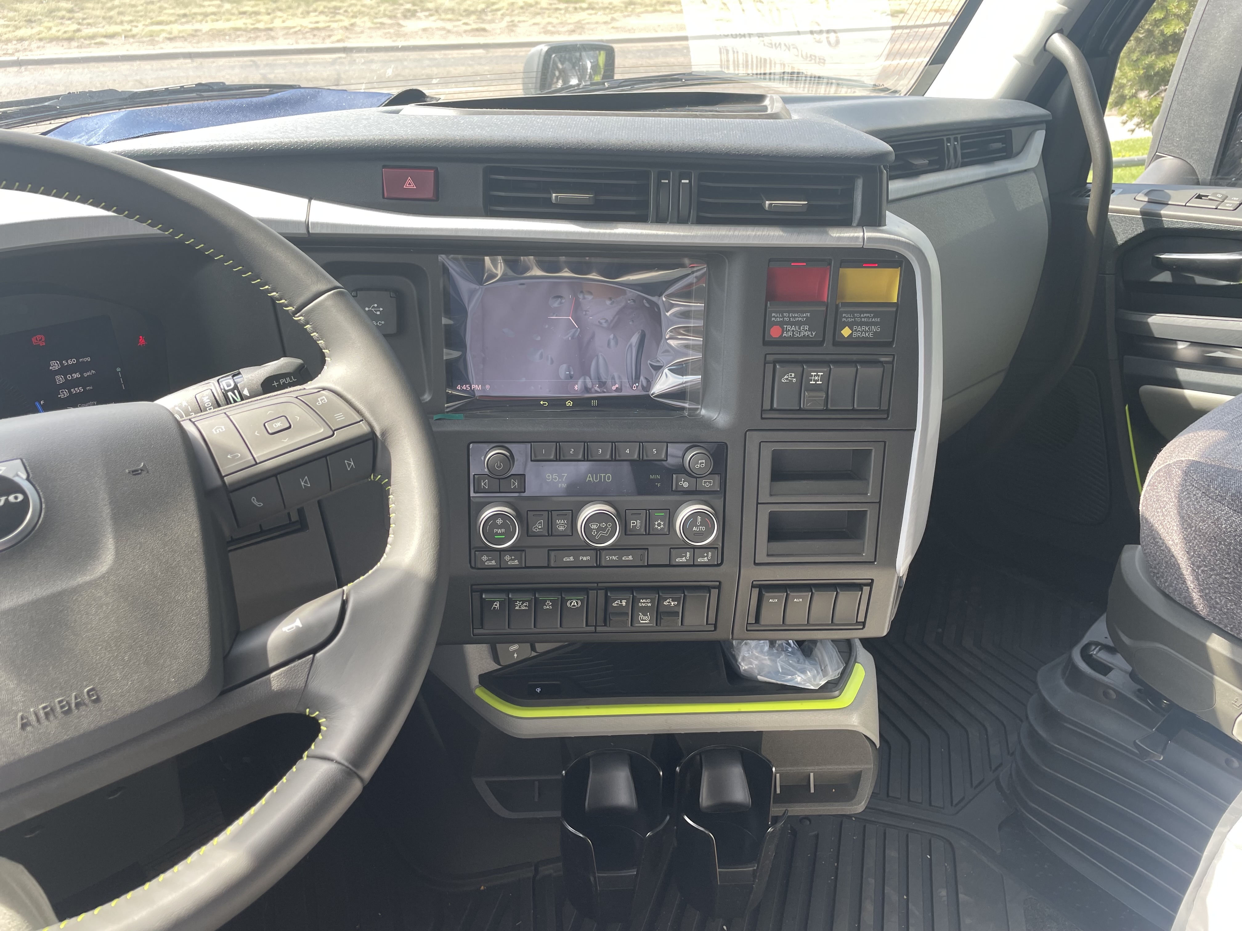 2026 Volvo - image 12