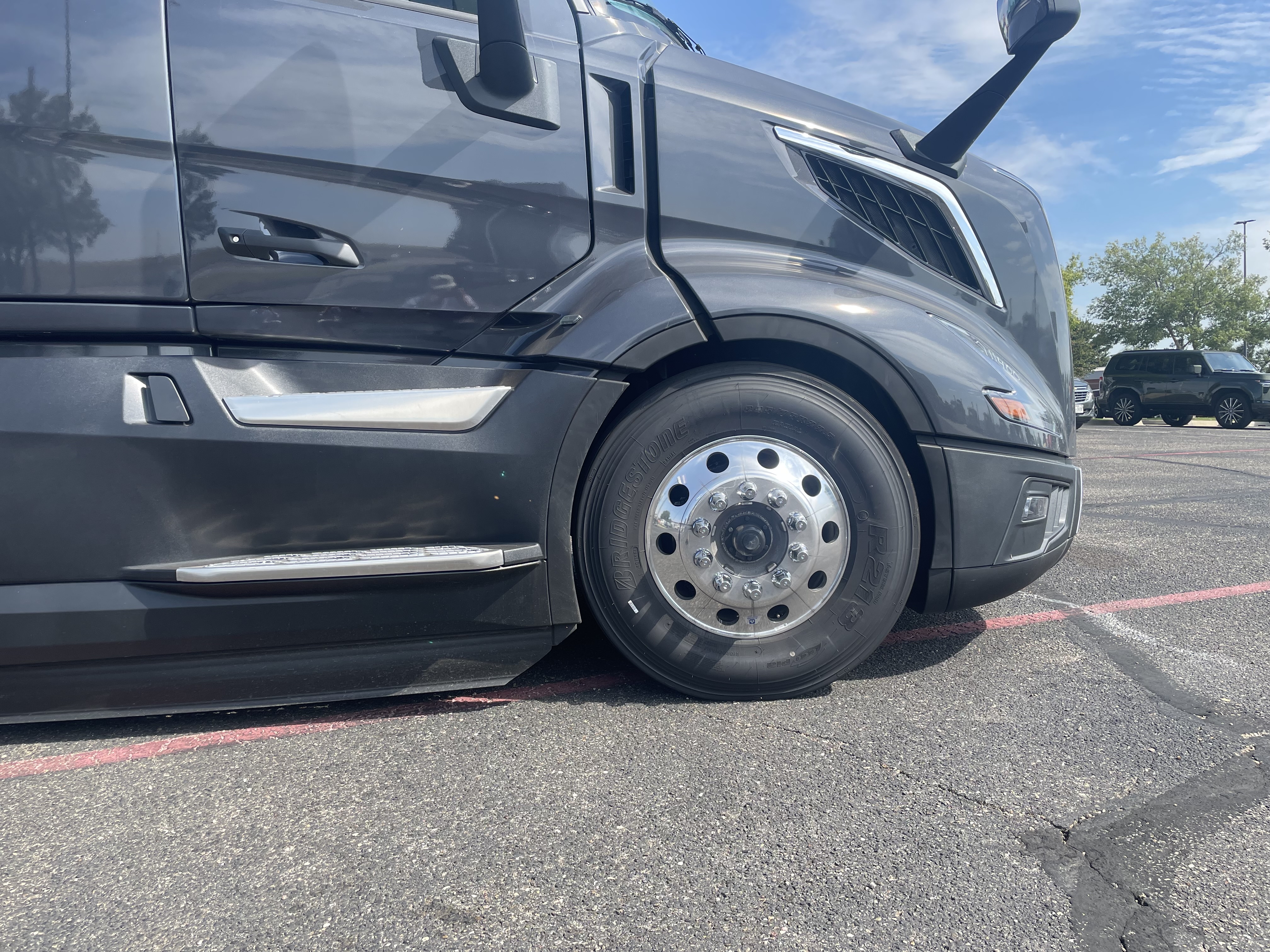 2026 Volvo - image 7