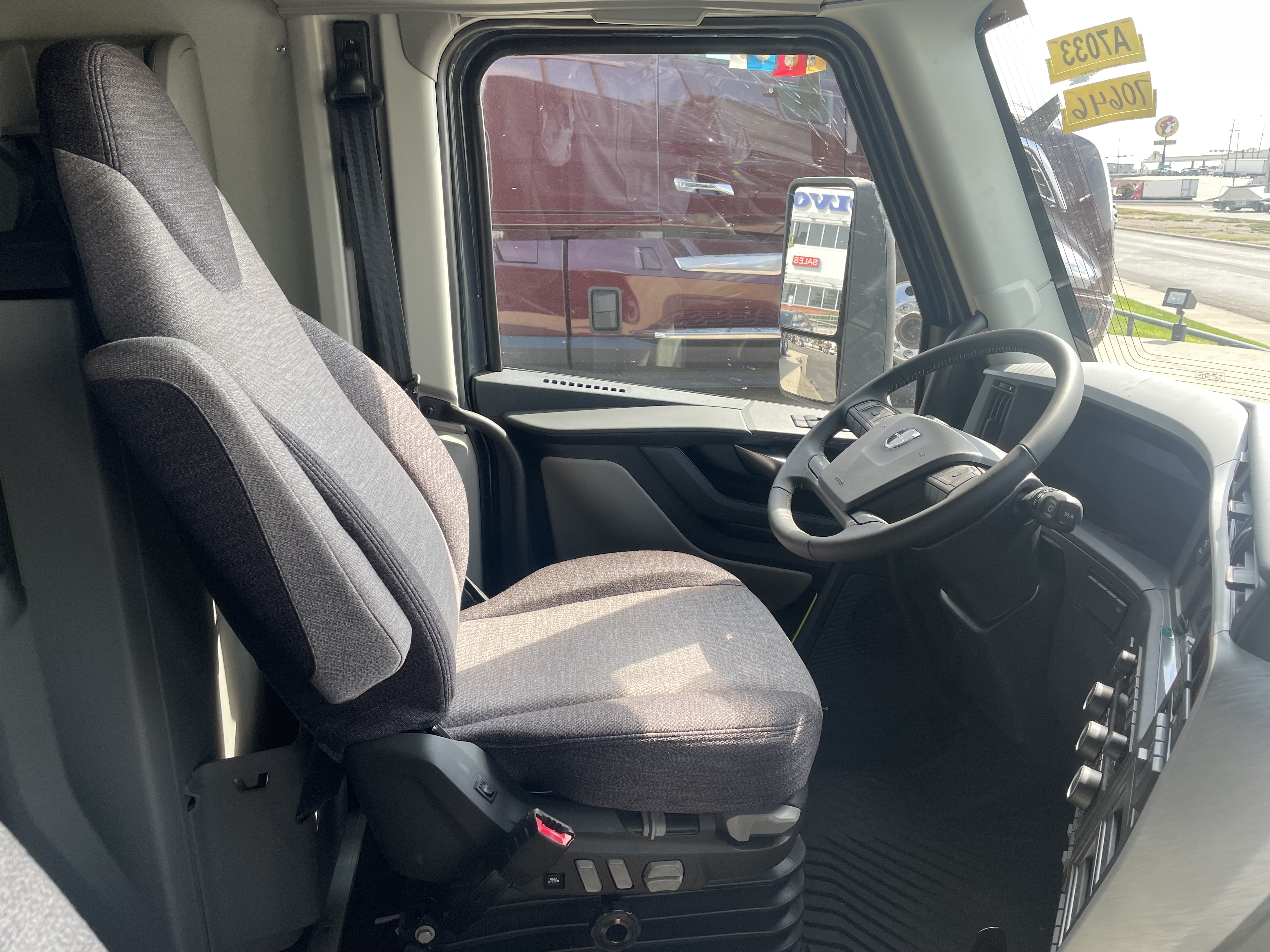 2026 Volvo - image 14