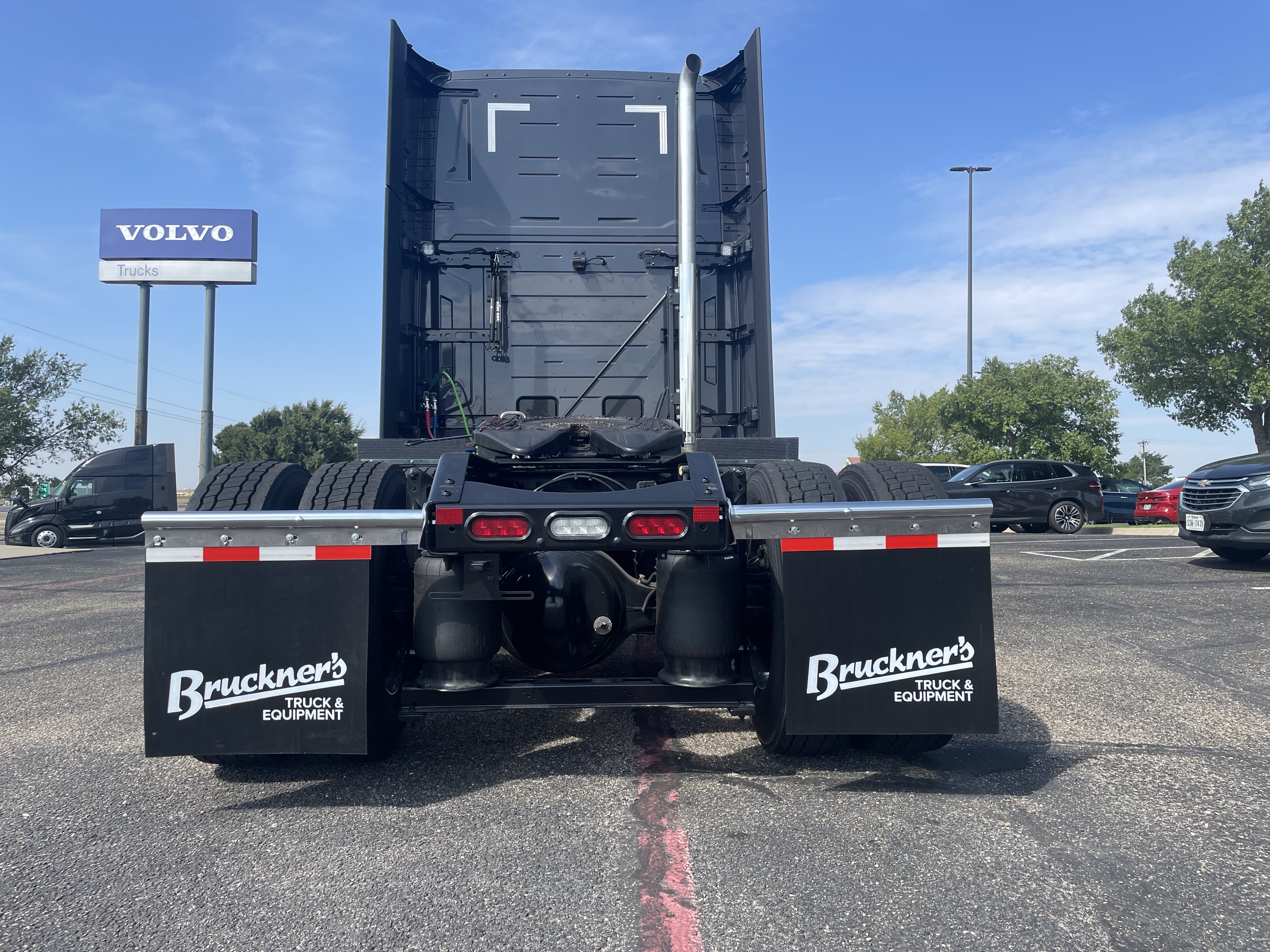 2026 Volvo - image 10