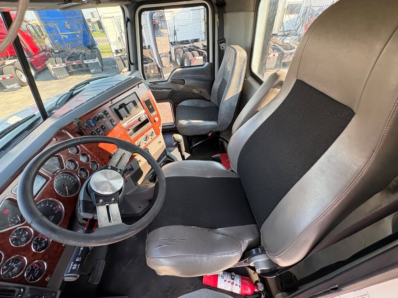 2016 Mack Pinnacle - image 21