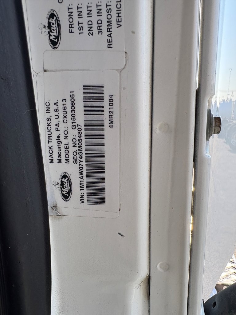 2016 Mack Pinnacle - image 29