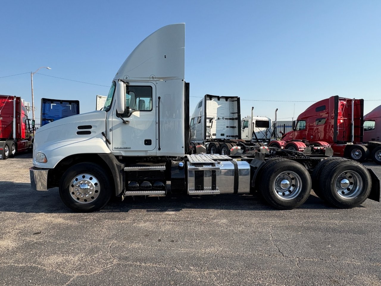 2016 Mack Pinnacle - image 8