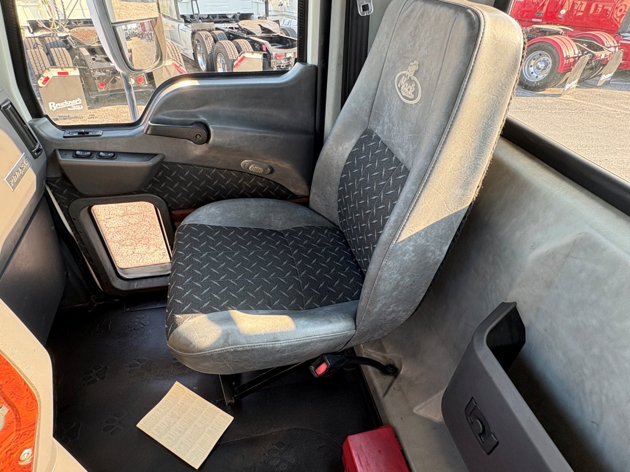 2016 Mack Pinnacle - image 23