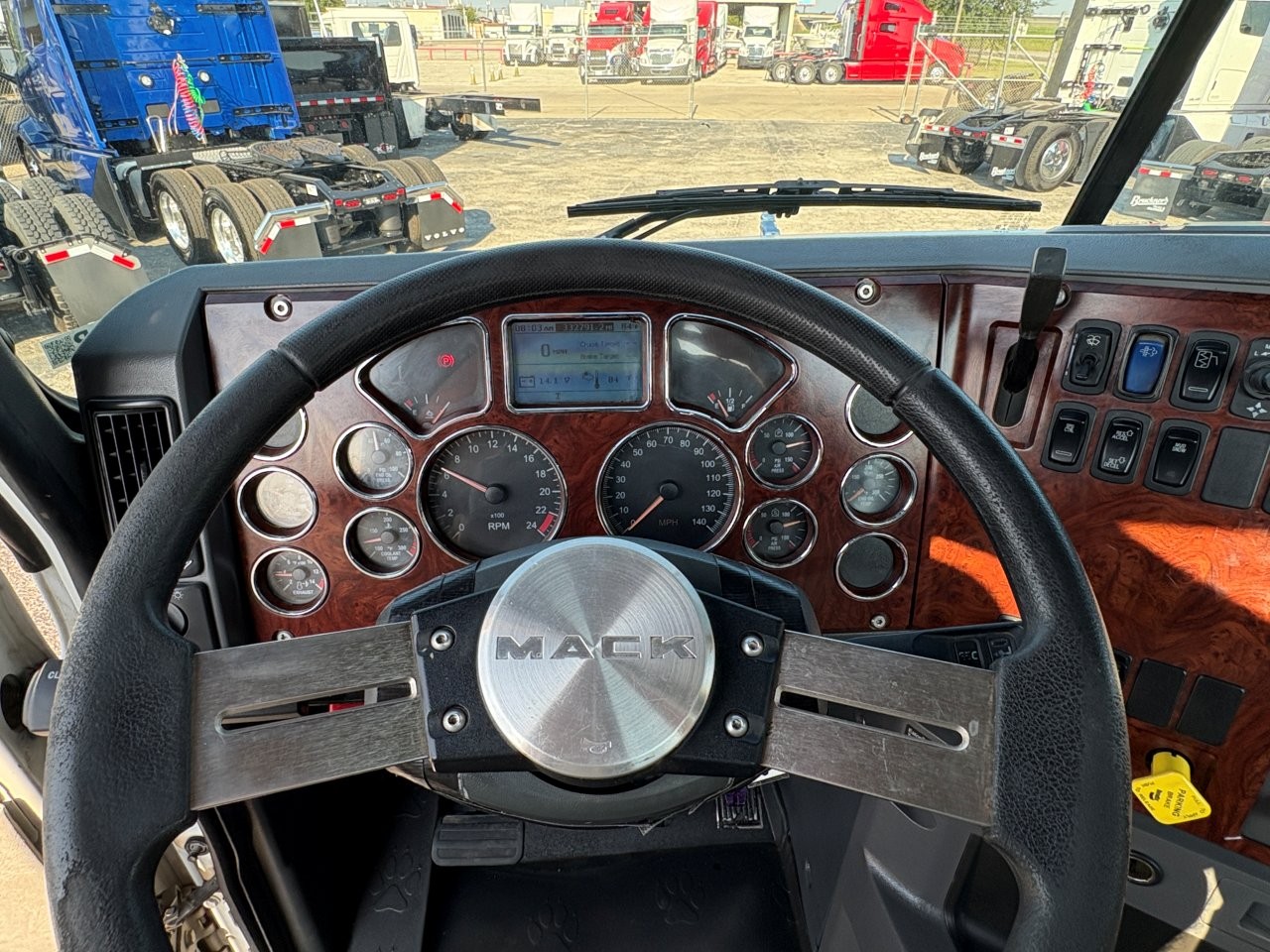 2016 Mack Pinnacle - image 26