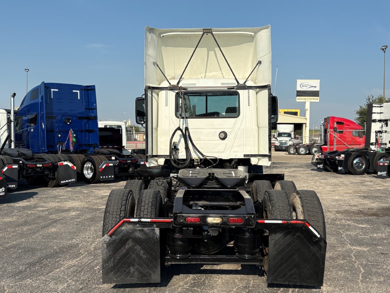 2016 Mack Pinnacle - image 6