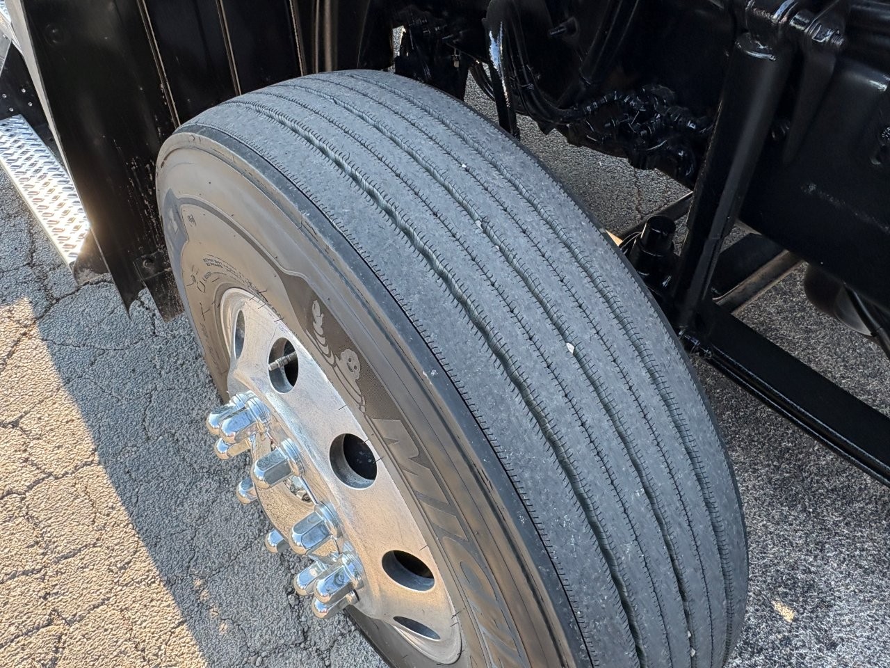 2016 Mack Pinnacle - image 12