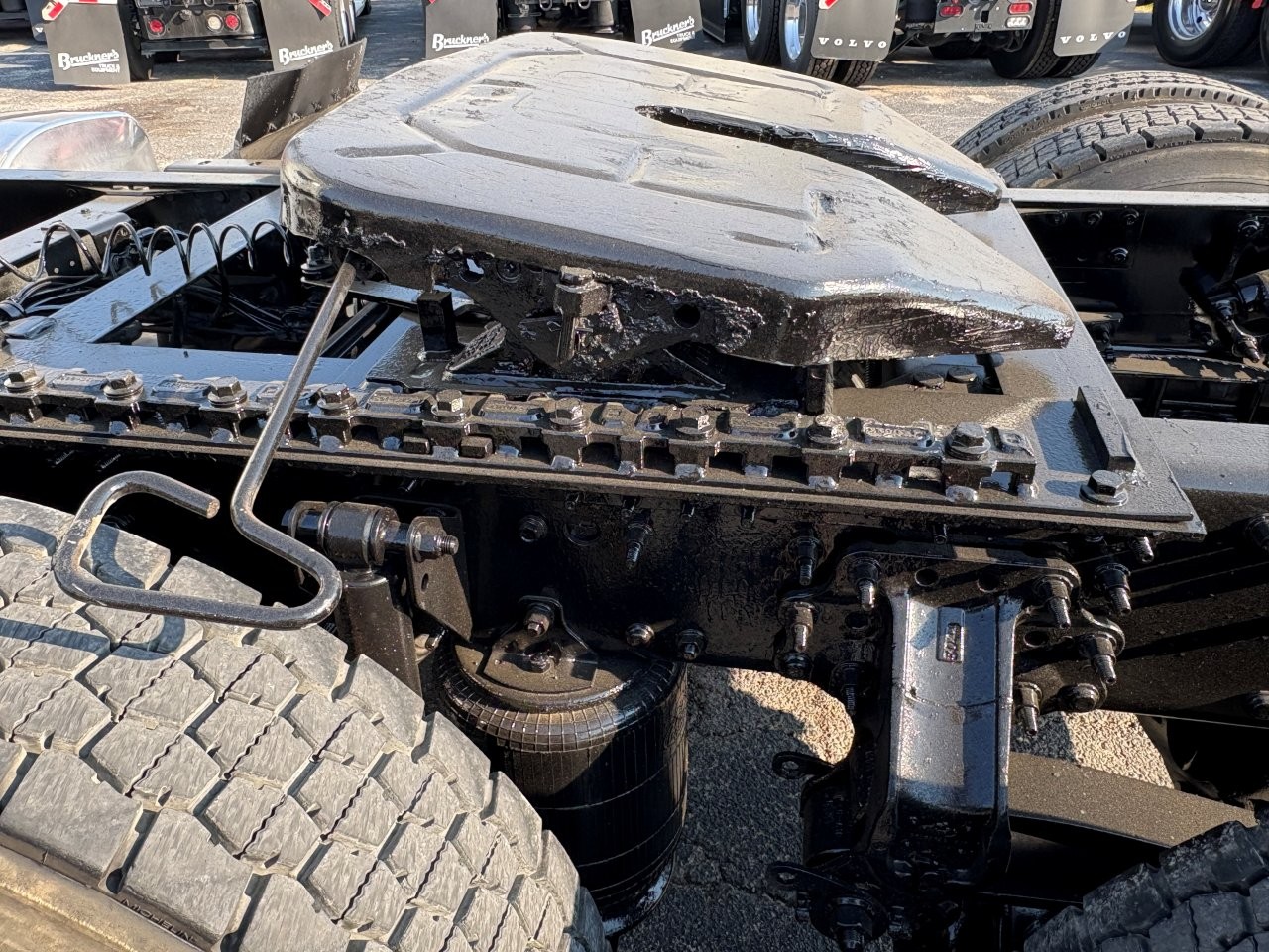 2016 Mack Pinnacle - image 17