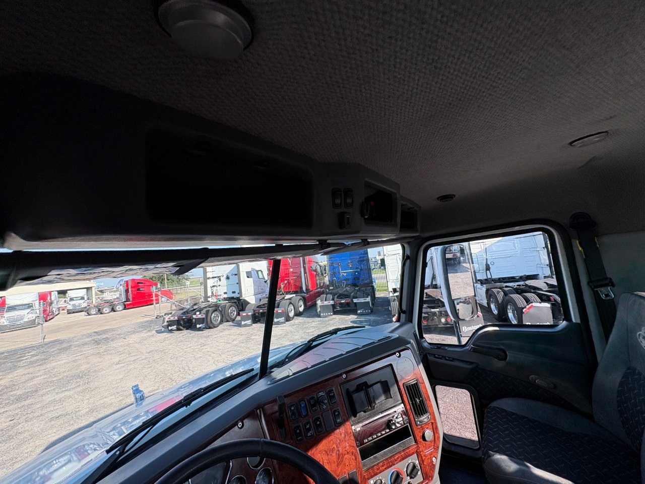 2016 Mack Pinnacle - image 22