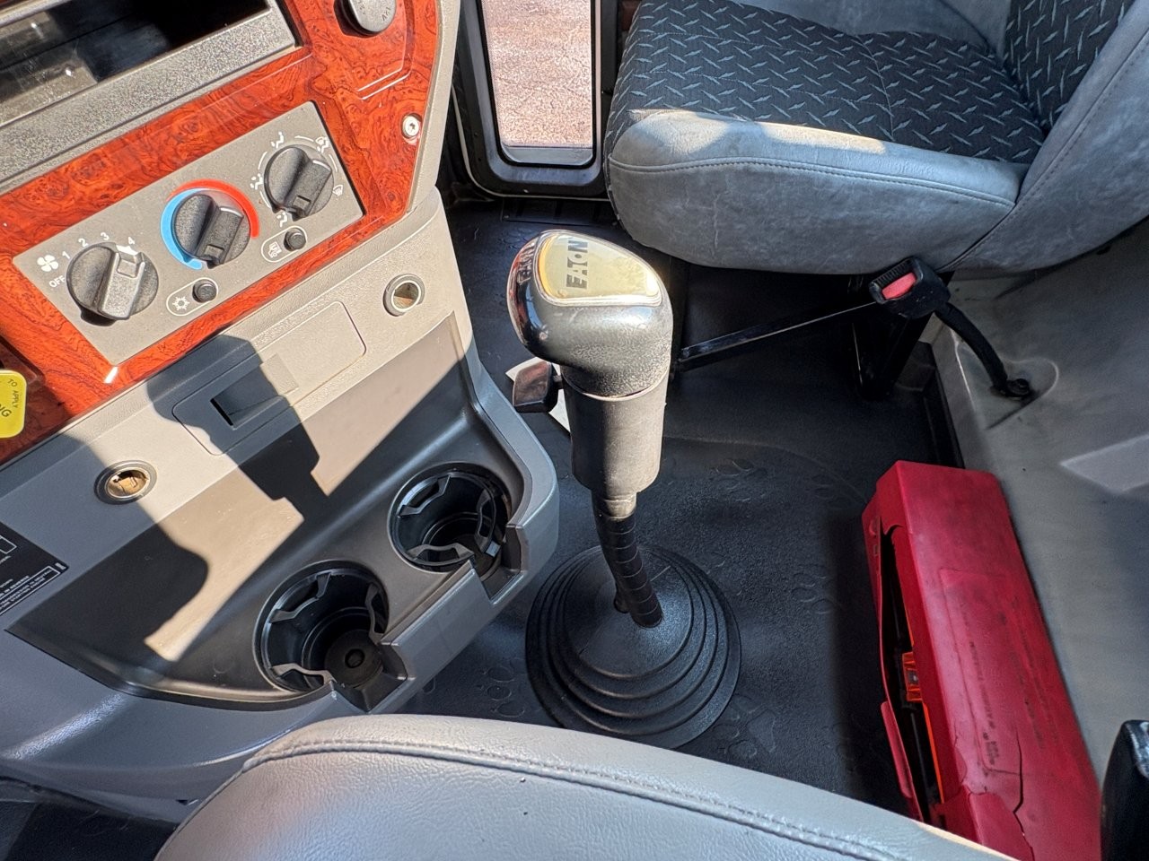 2016 Mack Pinnacle - image 24