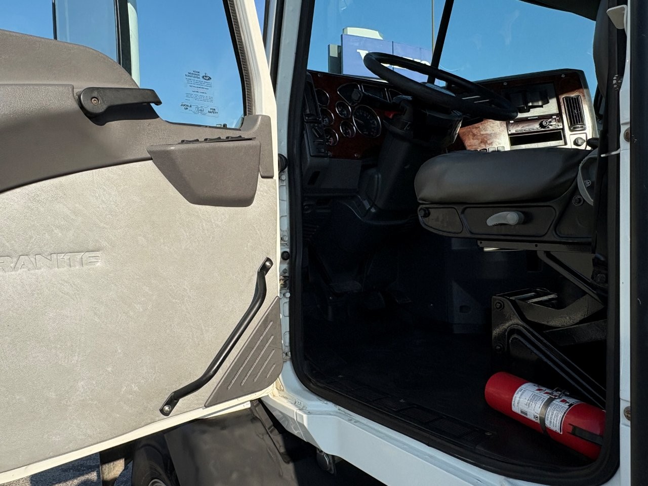 2016 Mack Pinnacle - image 19