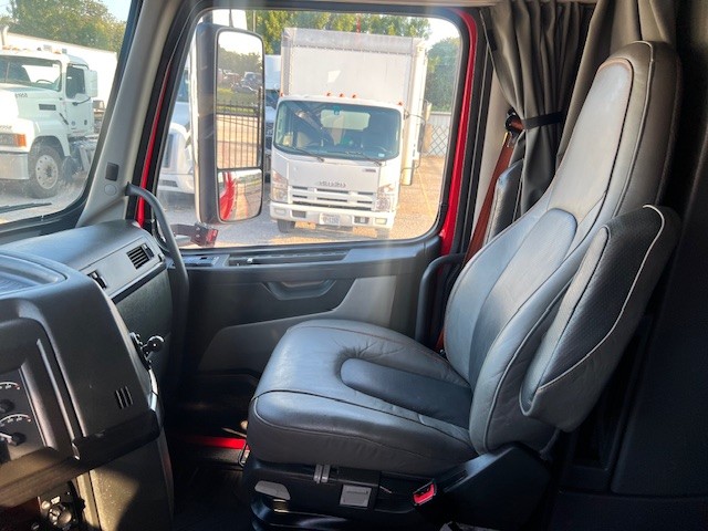 2023 Volvo - image 10