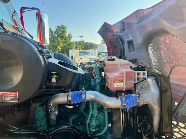 2023 Volvo - image 9