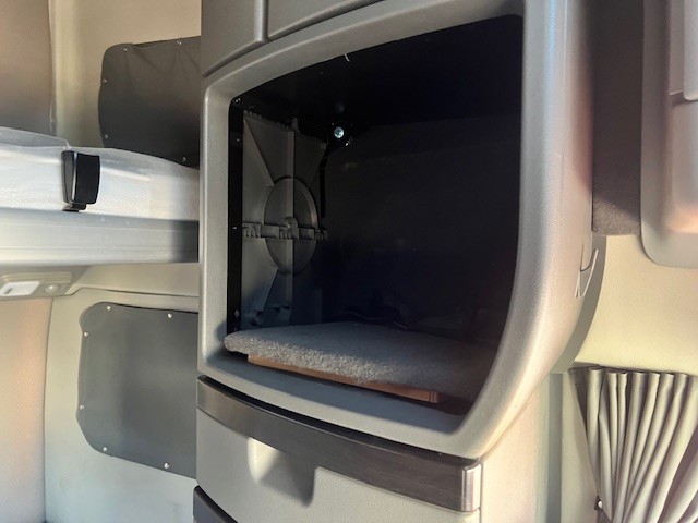 2023 Volvo - image 15