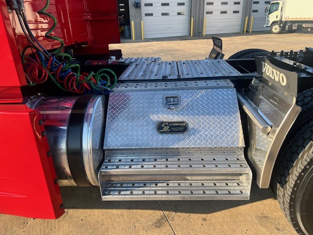 2023 Volvo - image 7