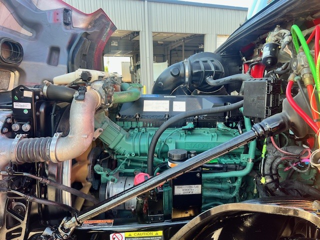 2023 Volvo - image 8