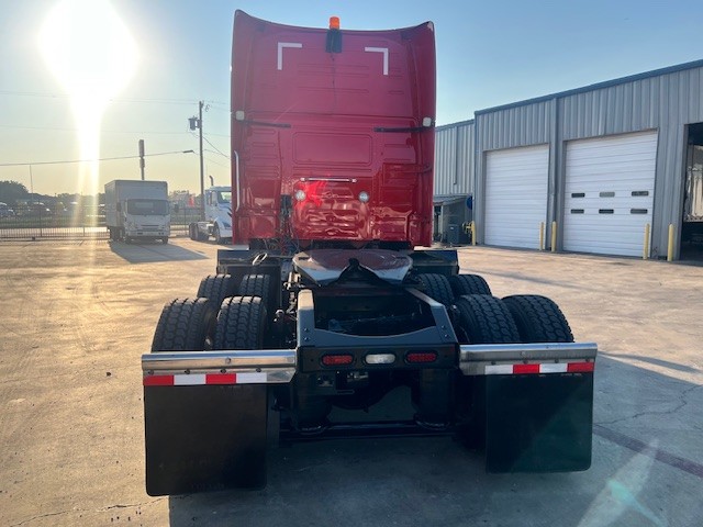 2023 Volvo - image 6