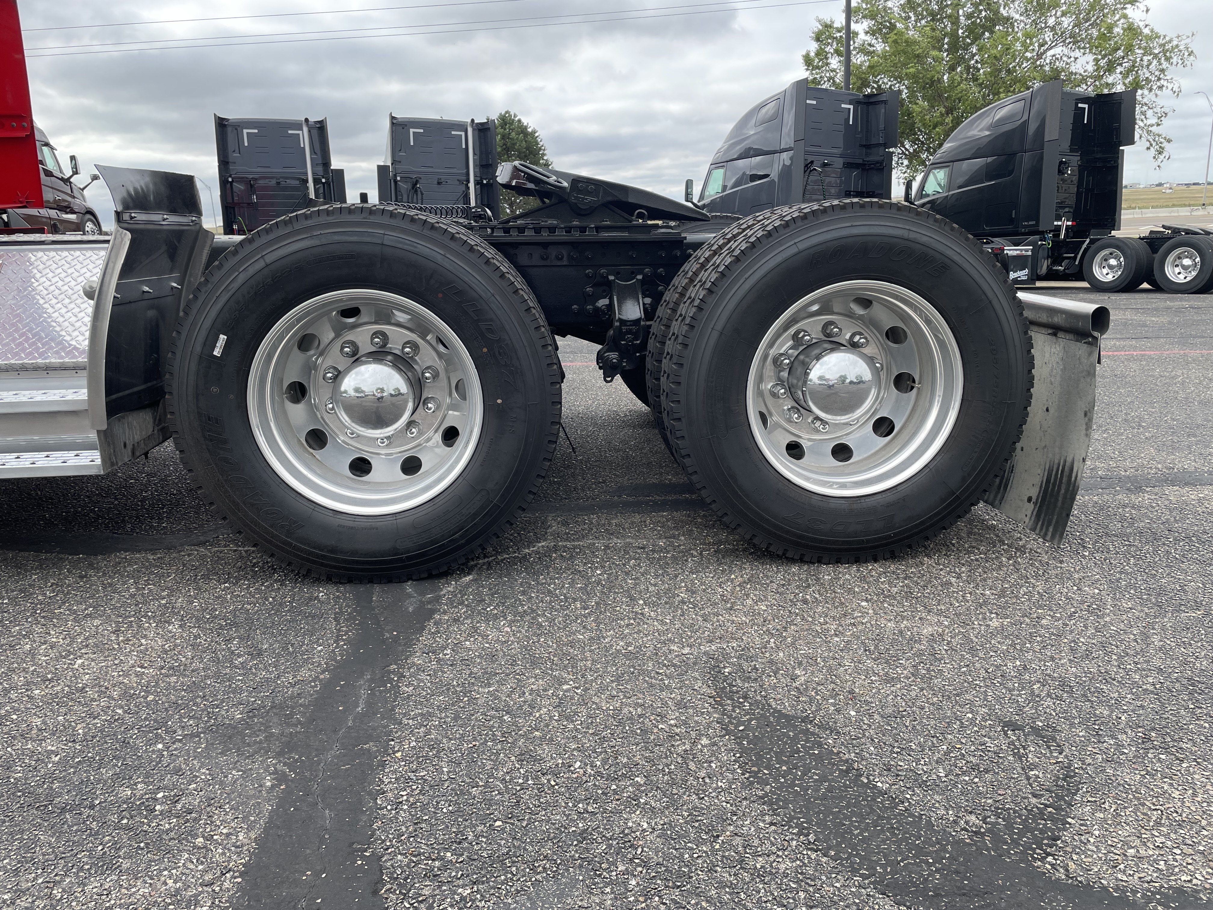 2023 Volvo - image 9