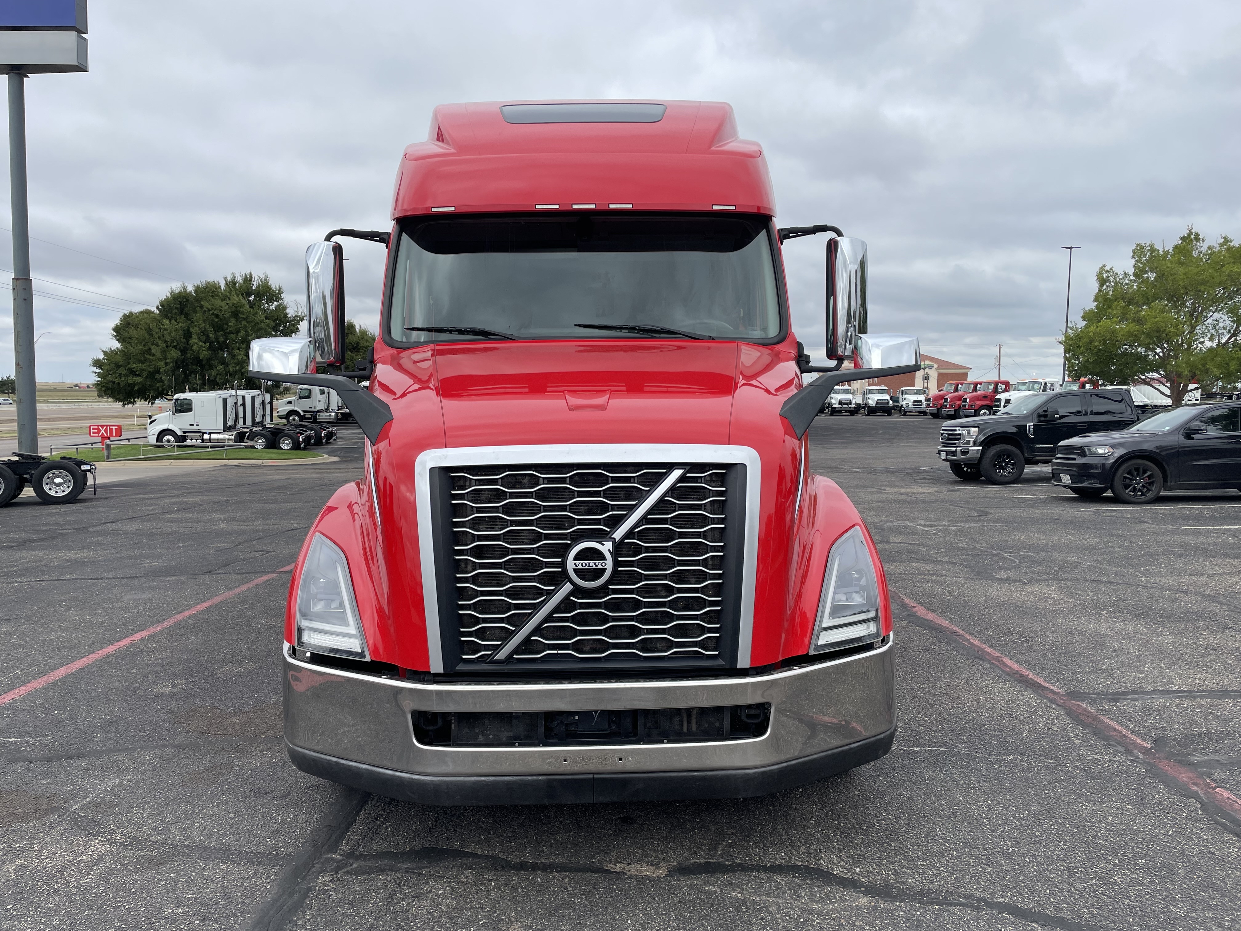 2023 Volvo - image 2