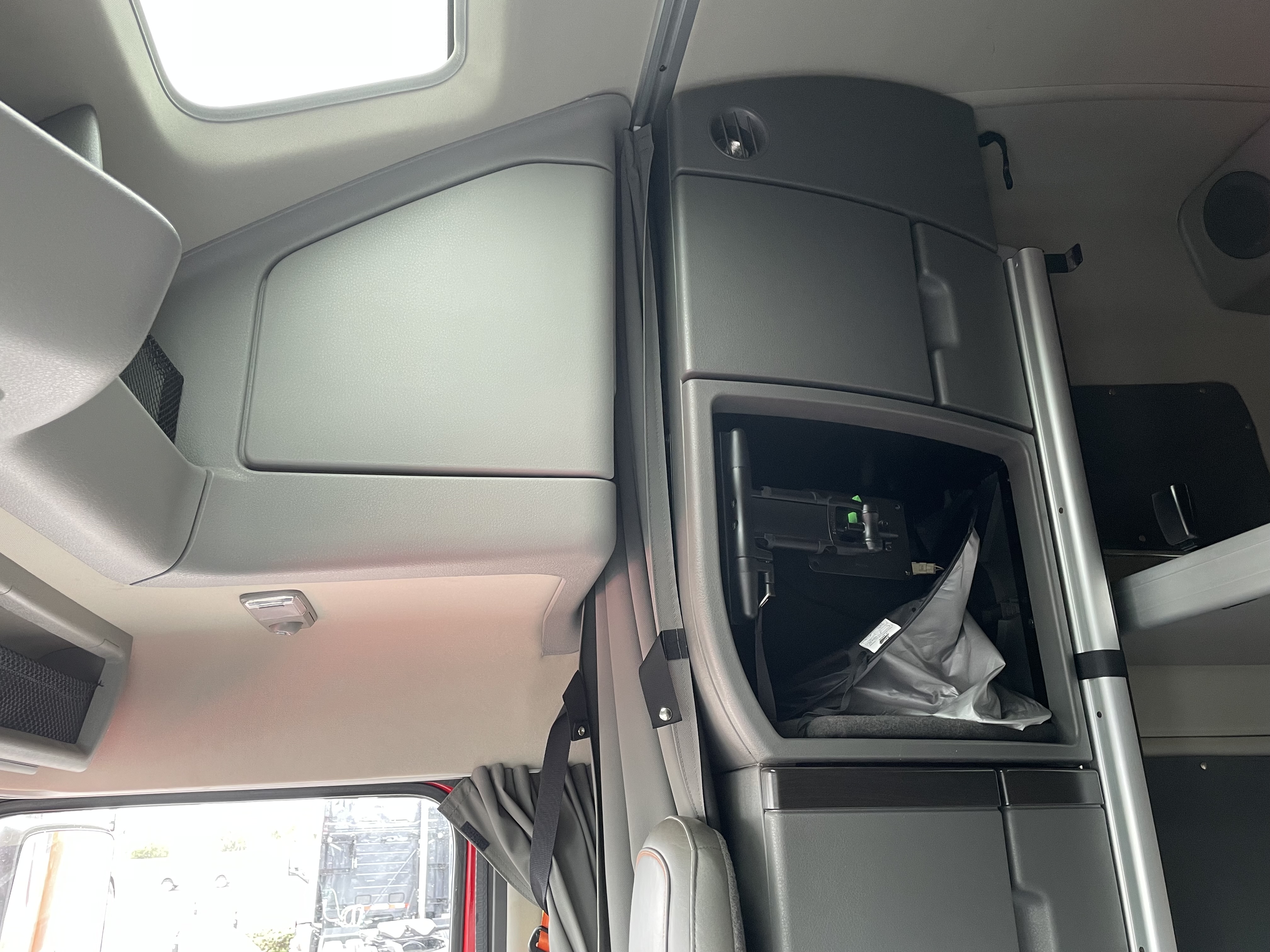 2023 Volvo - image 14