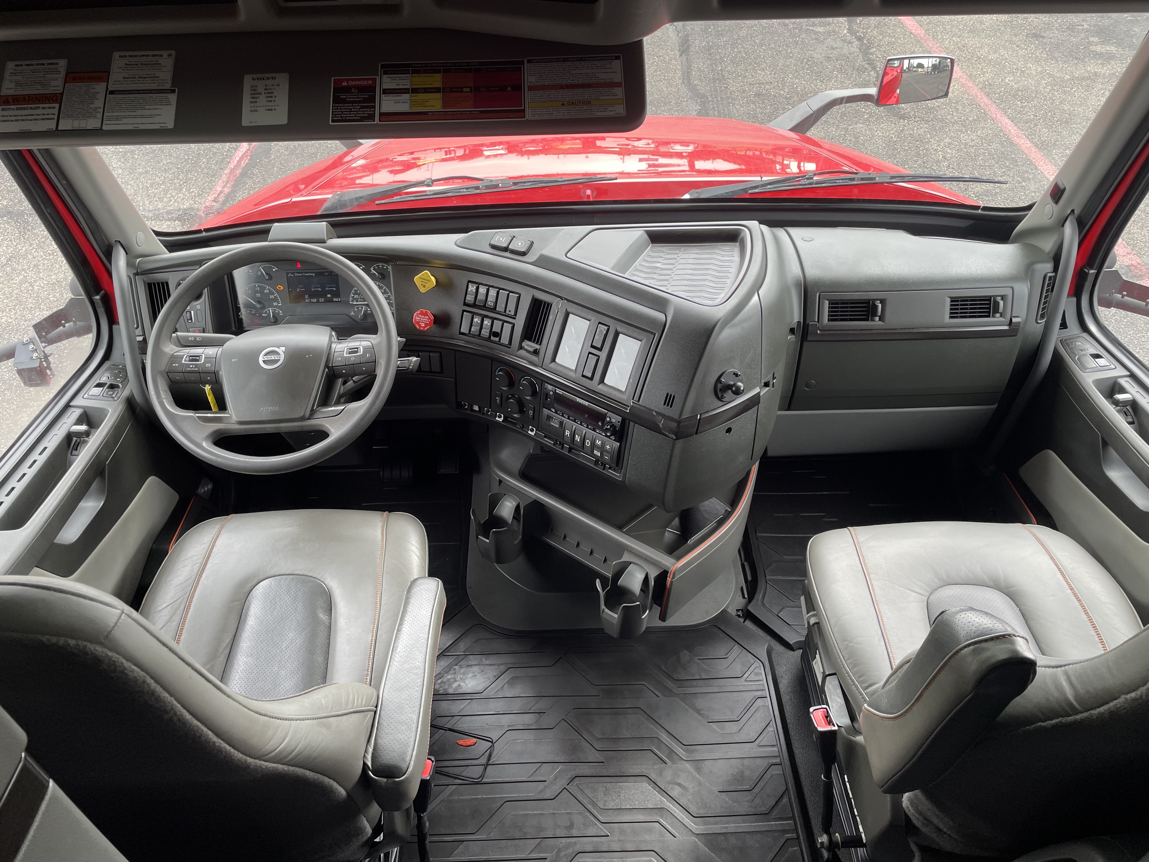 2023 Volvo - image 12