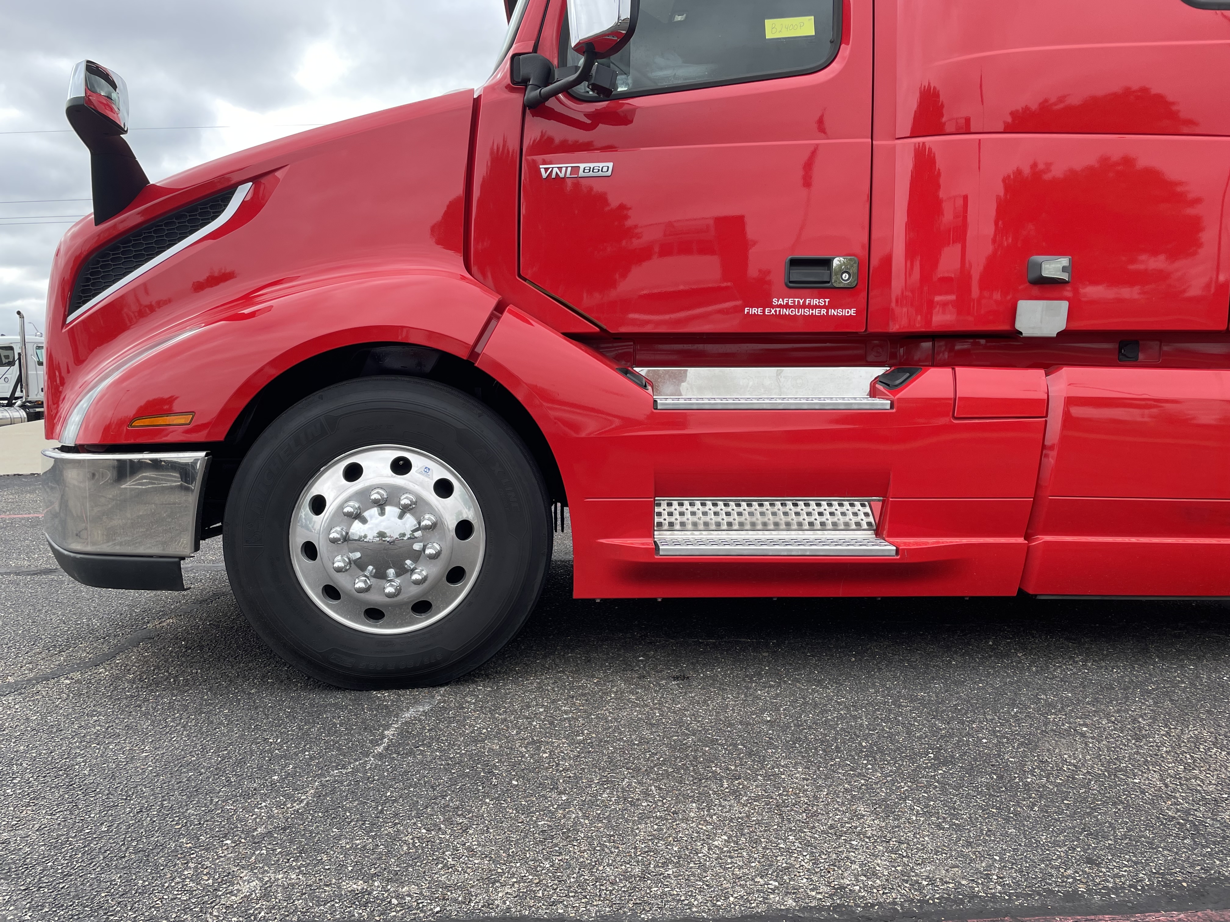 2023 Volvo - image 7