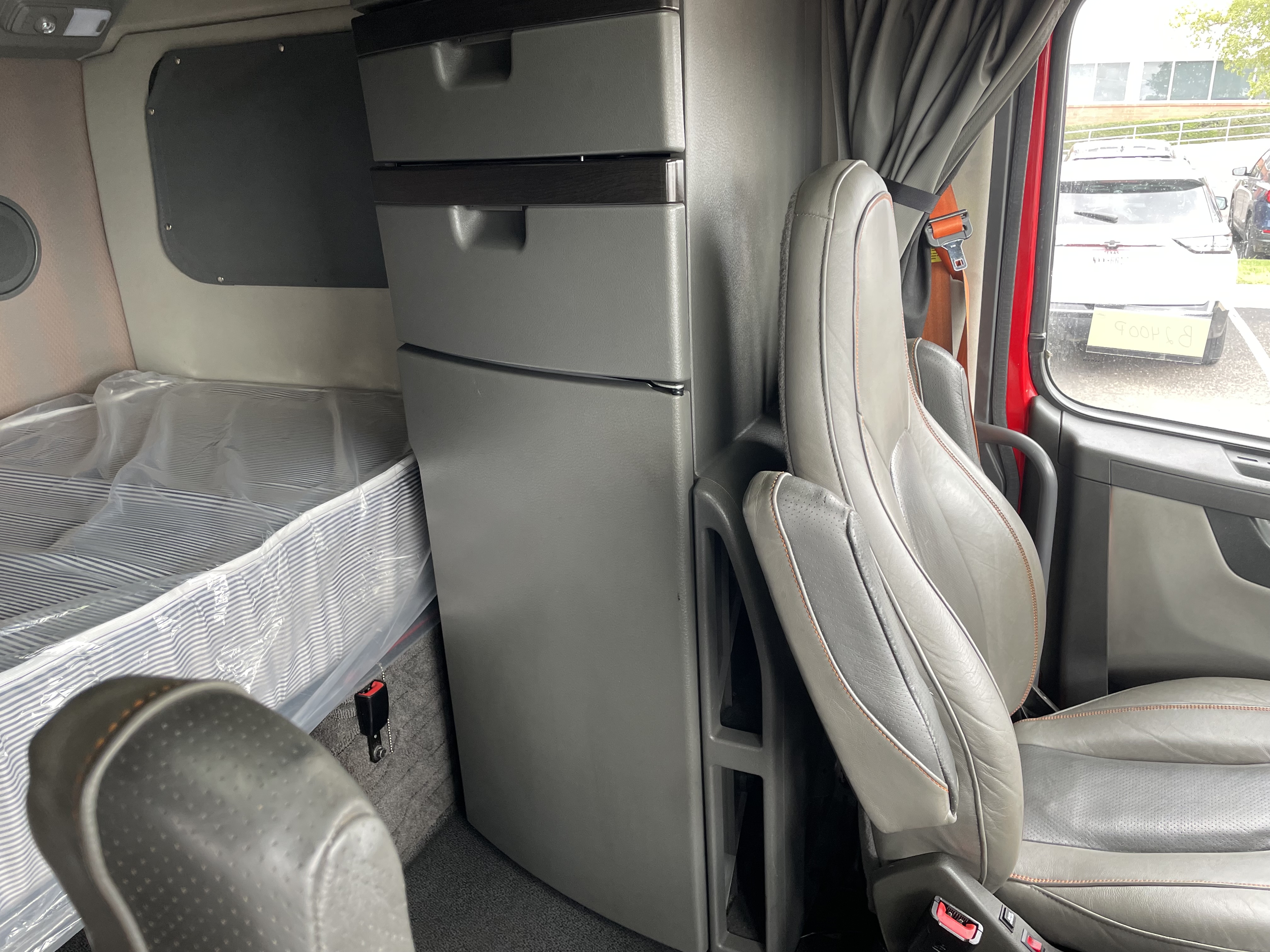 2023 Volvo - image 16