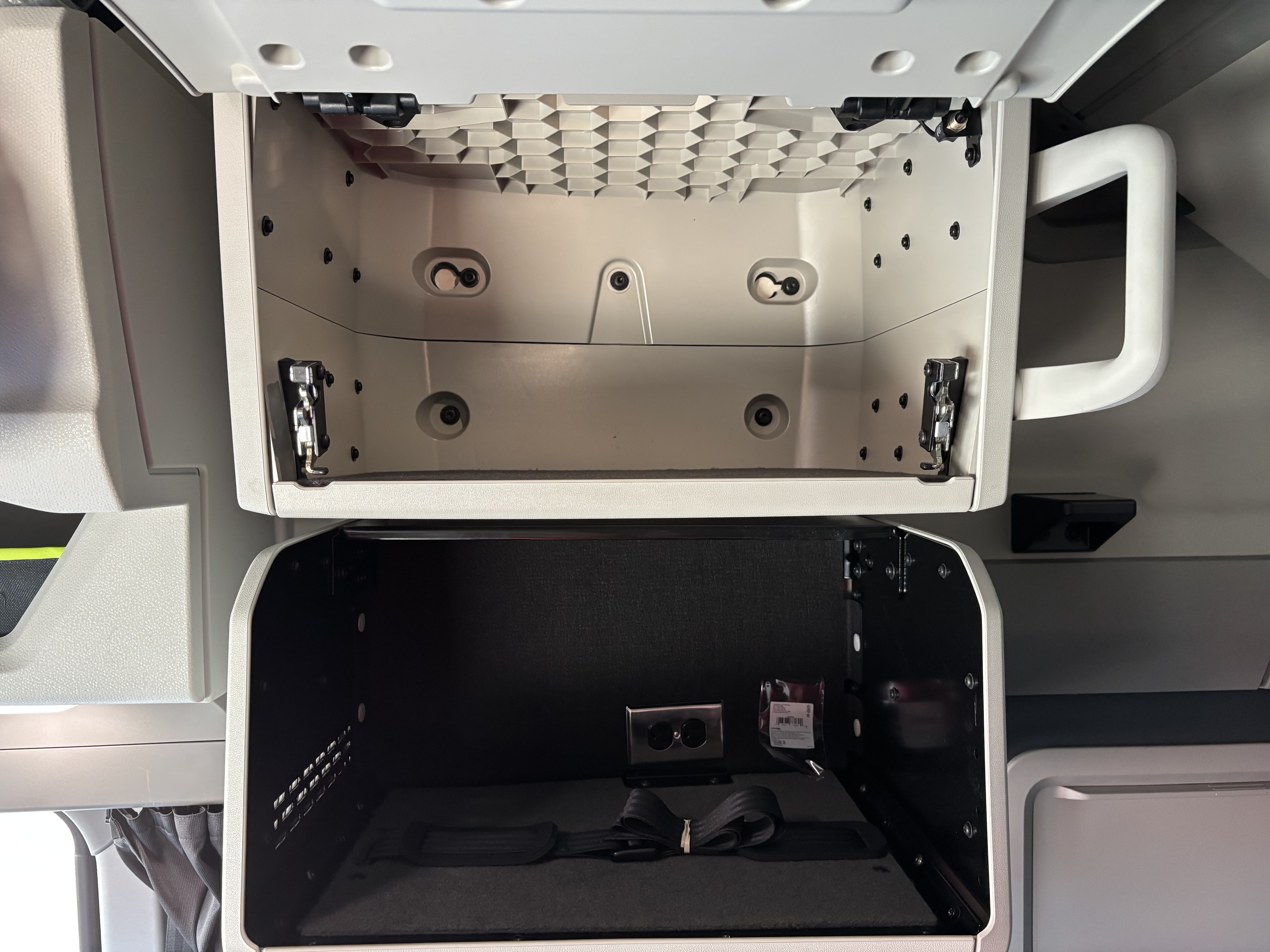 2026 Volvo - image 19