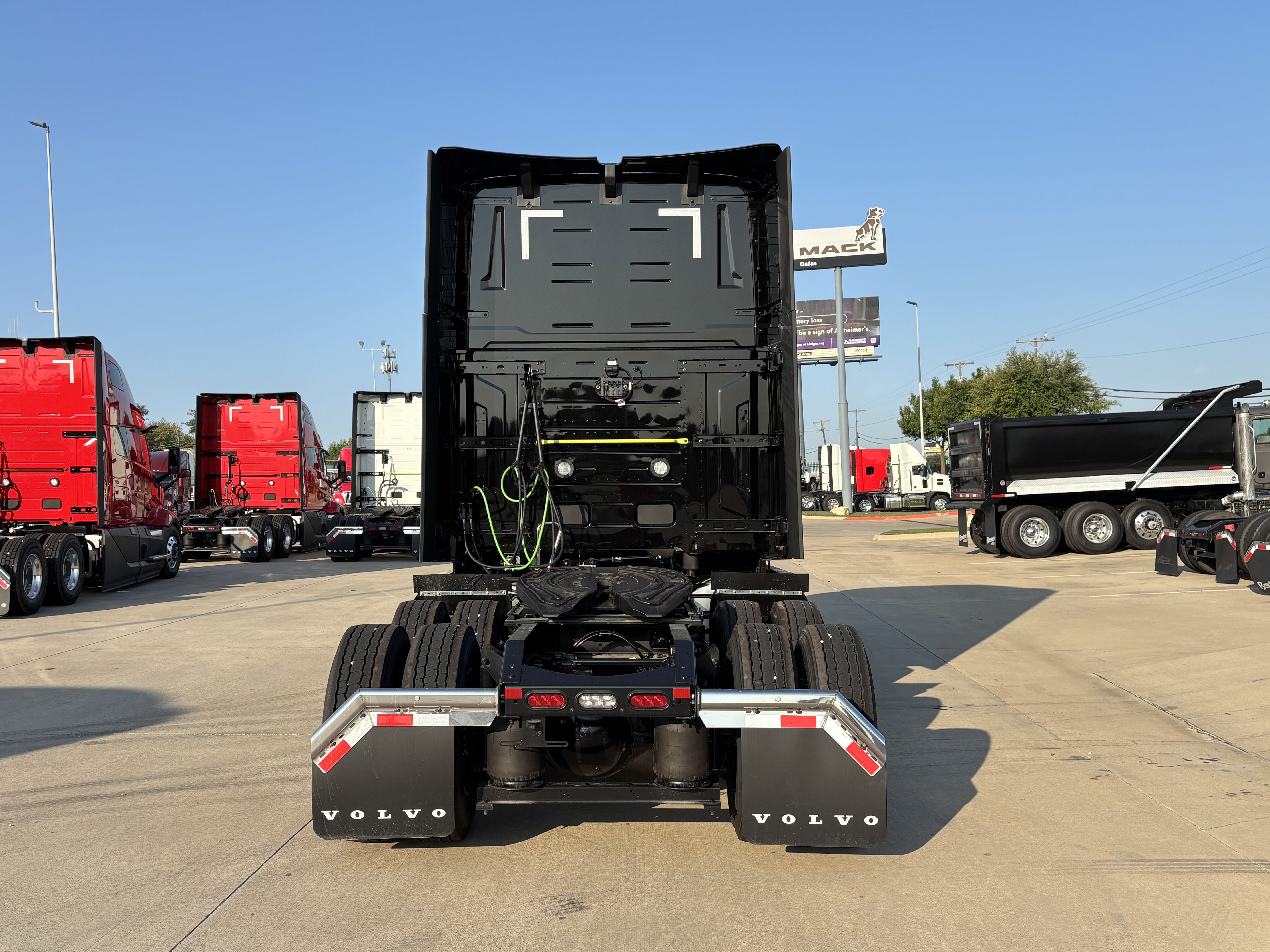 2026 Volvo - image 4