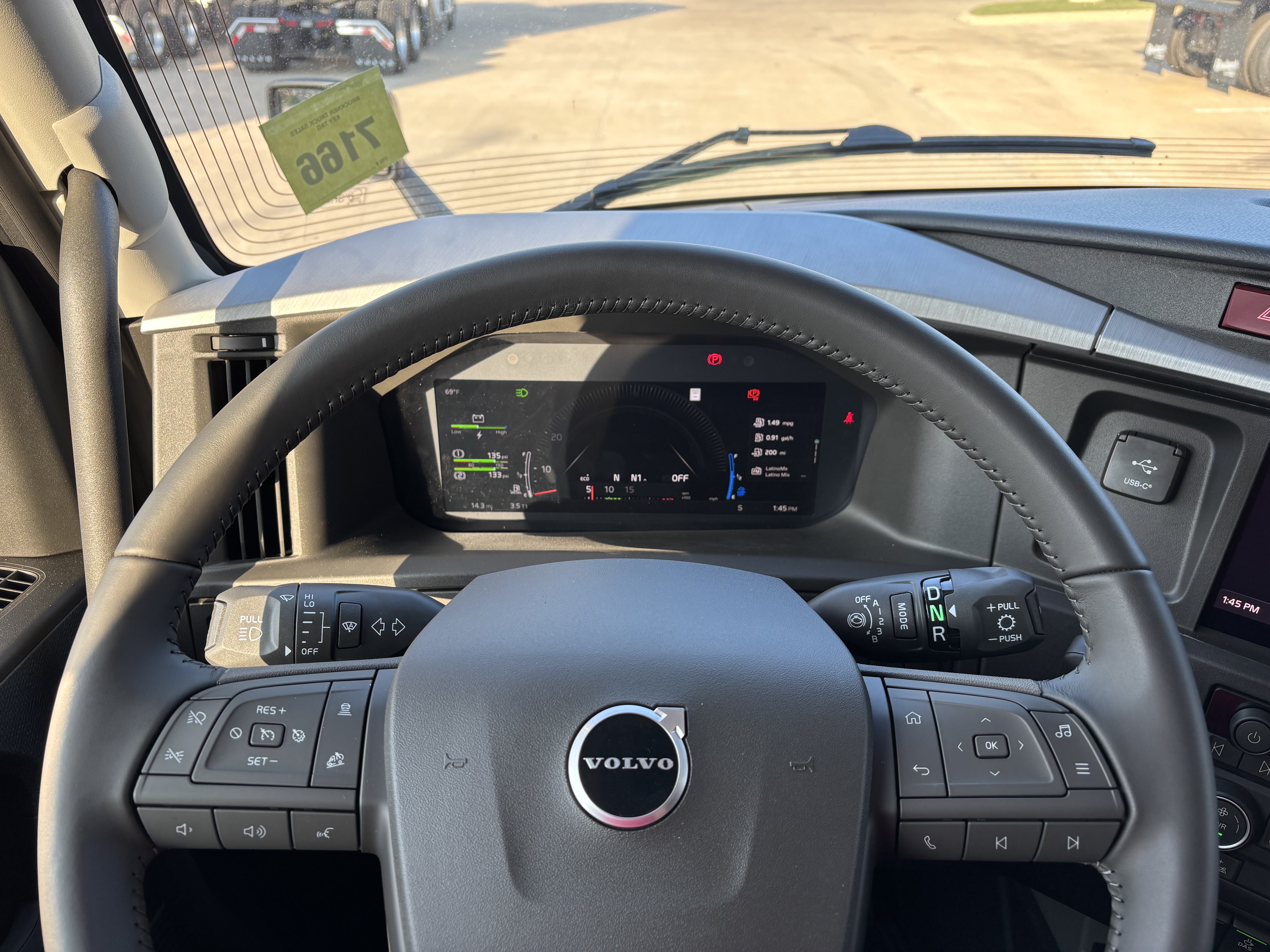 2026 Volvo - image 8