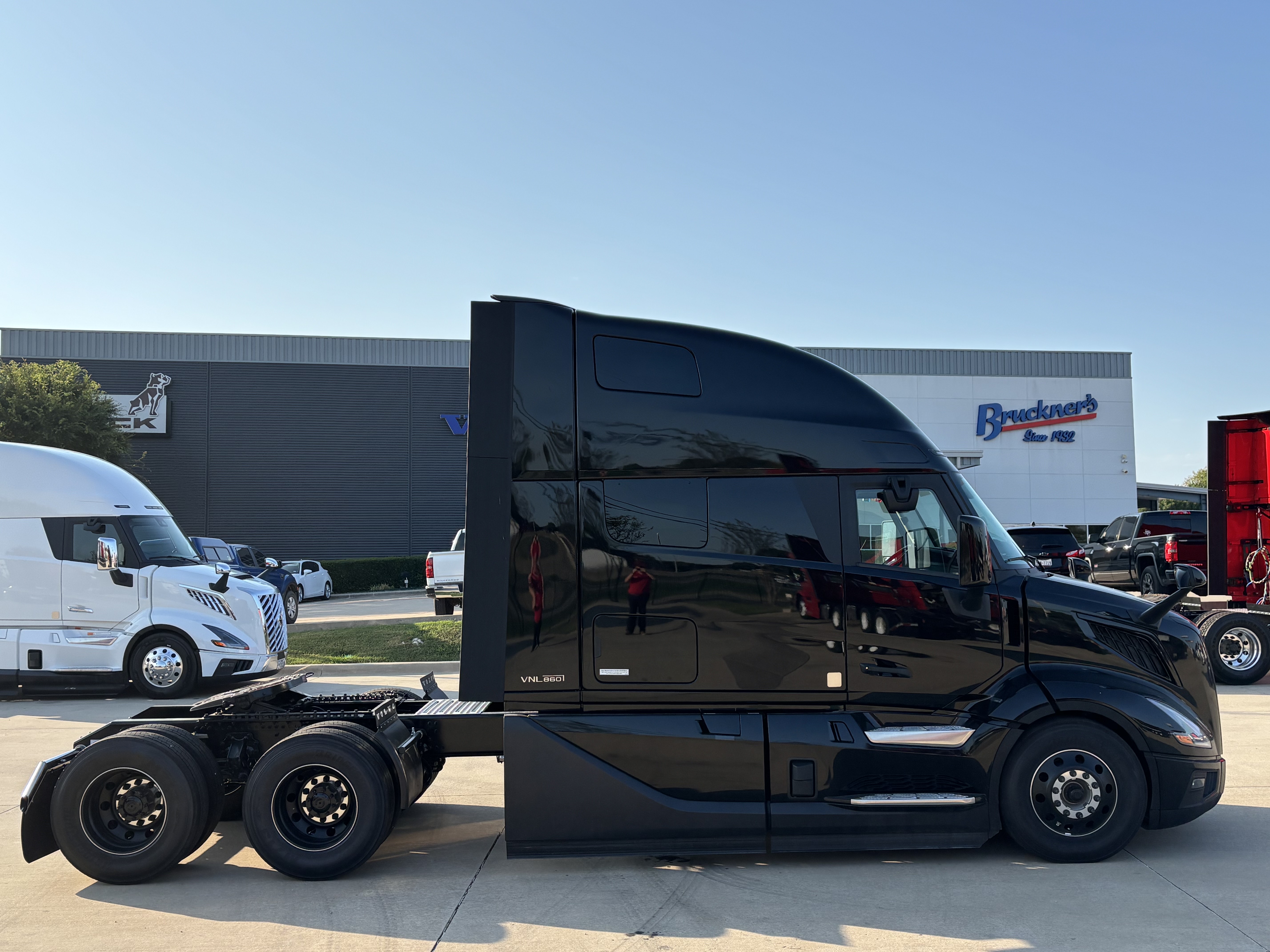 2026 Volvo - image 5