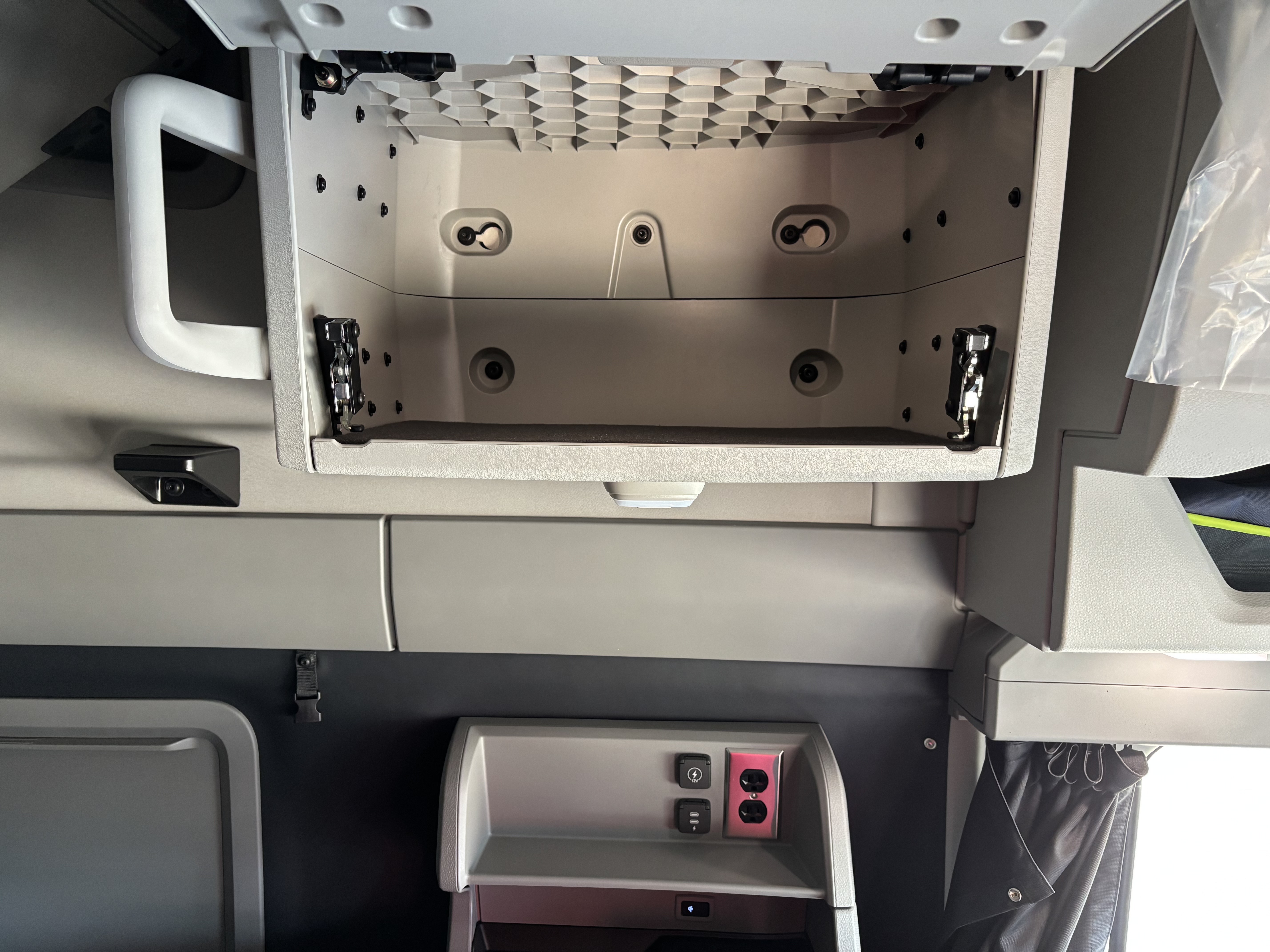 2026 Volvo - image 20