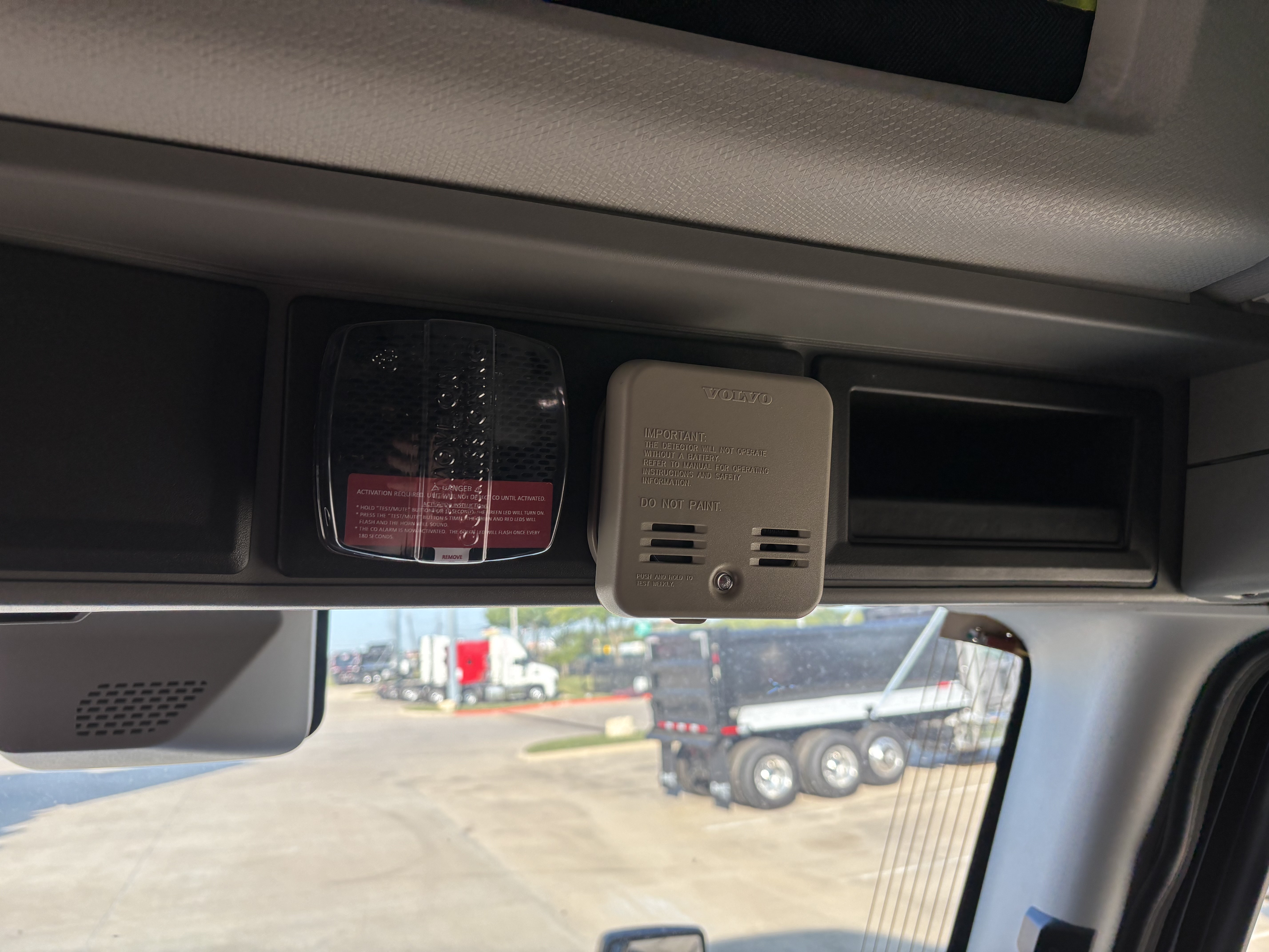 2026 Volvo - image 12