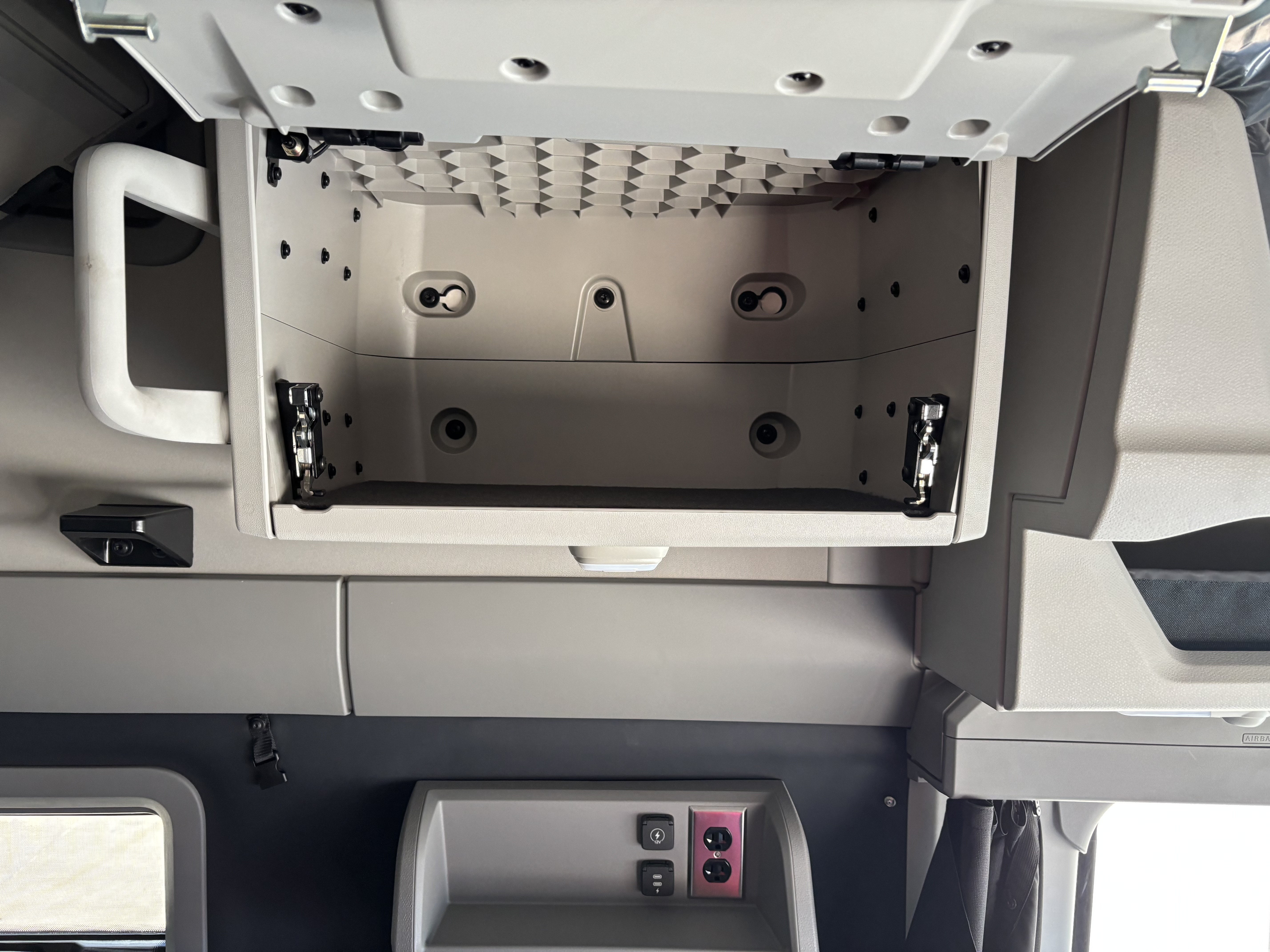 2026 Volvo - image 16