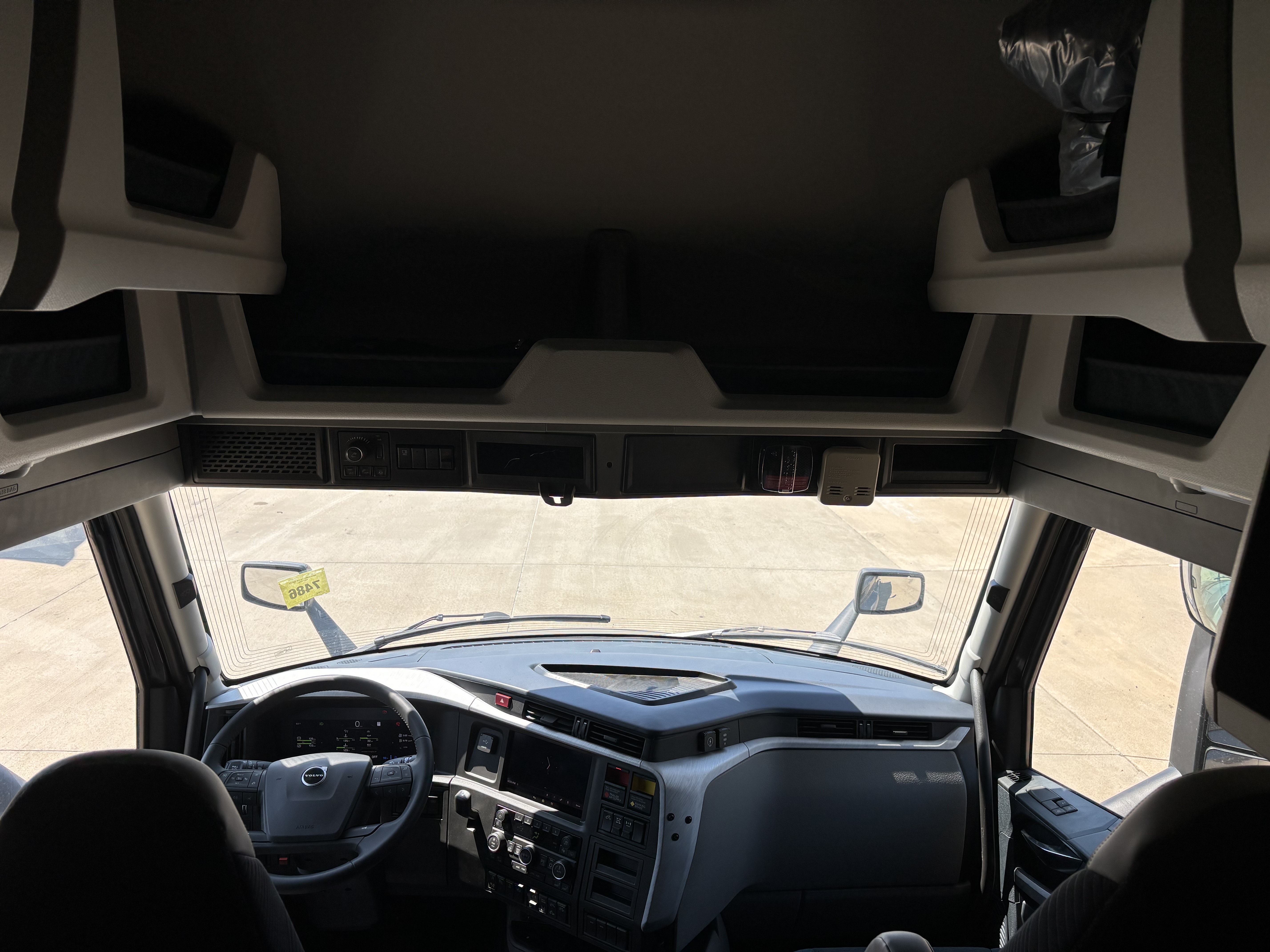 2026 Volvo - image 19