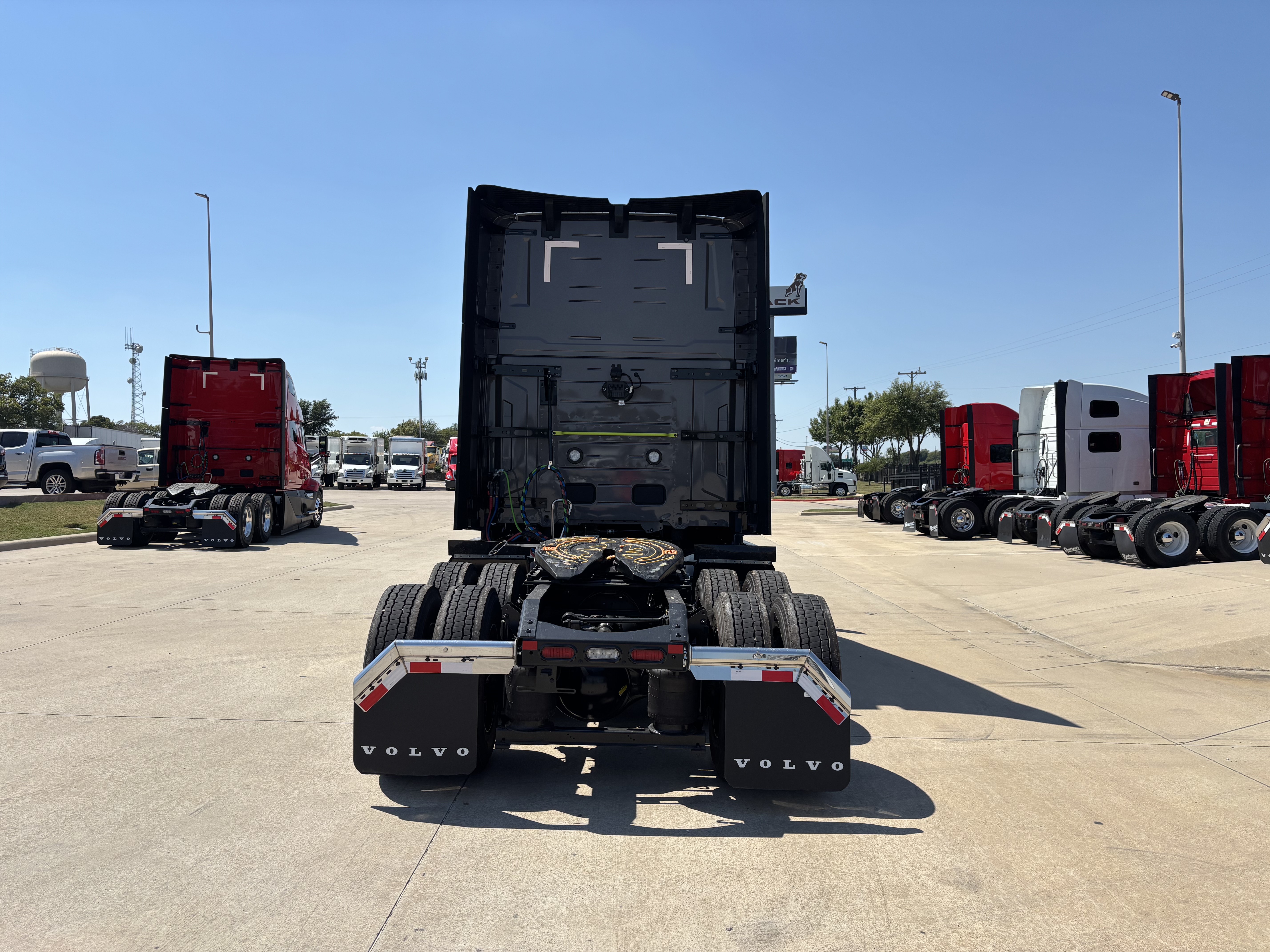 2026 Volvo - image 3