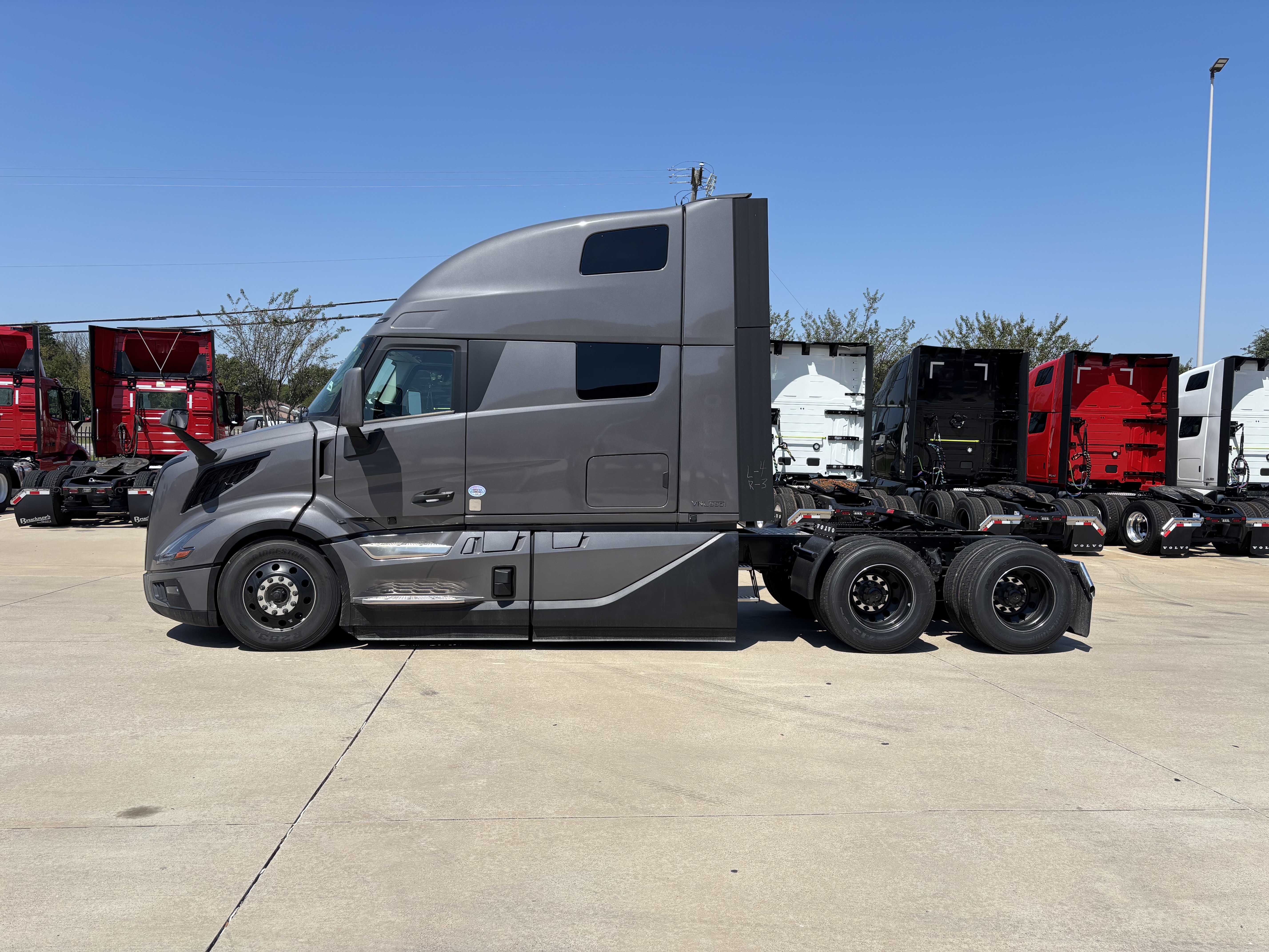 2026 Volvo - image 2