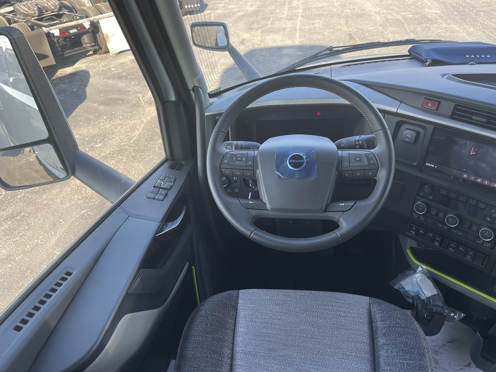 2026 Volvo - image 18