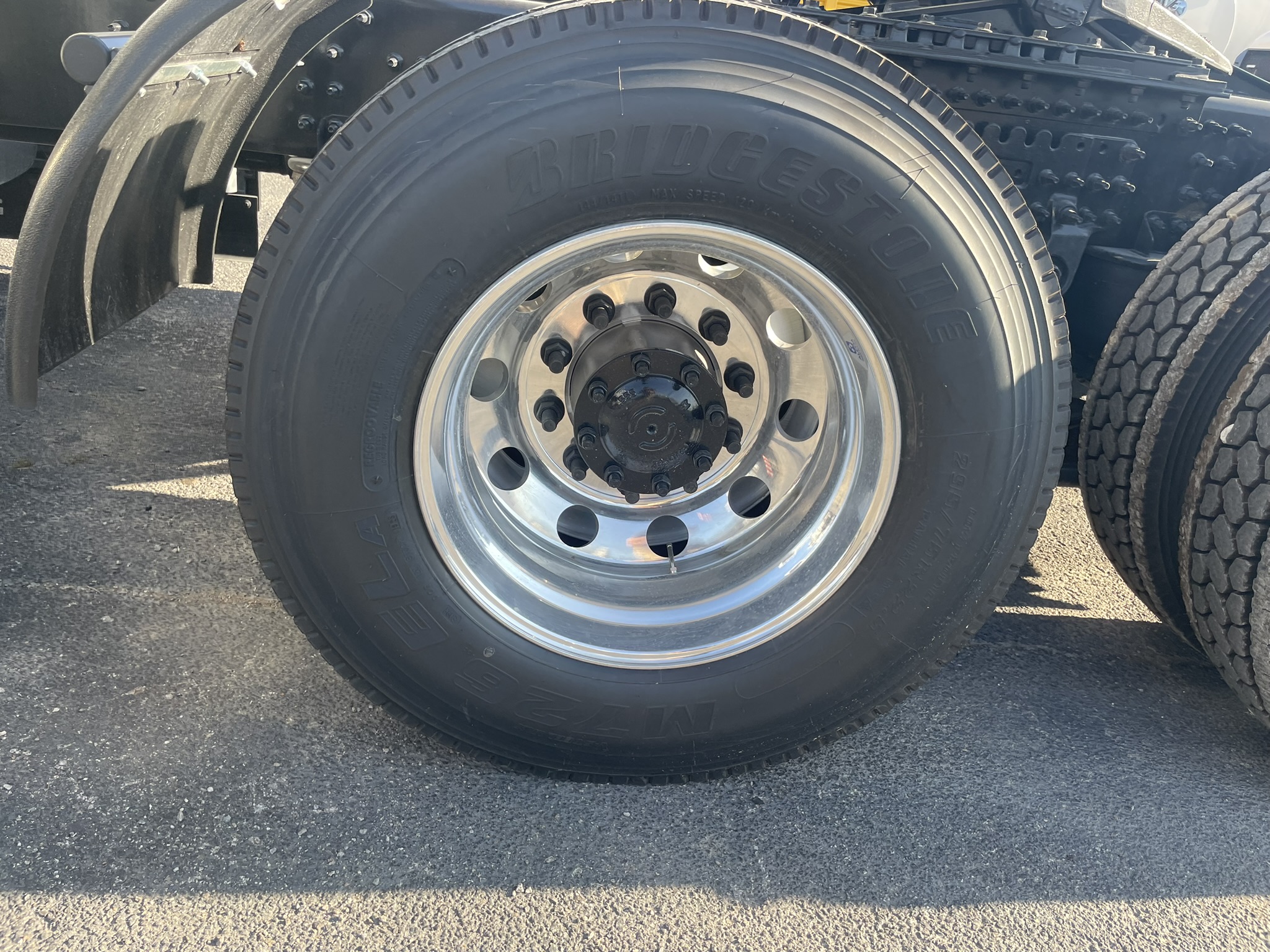 2026 Volvo - image 12