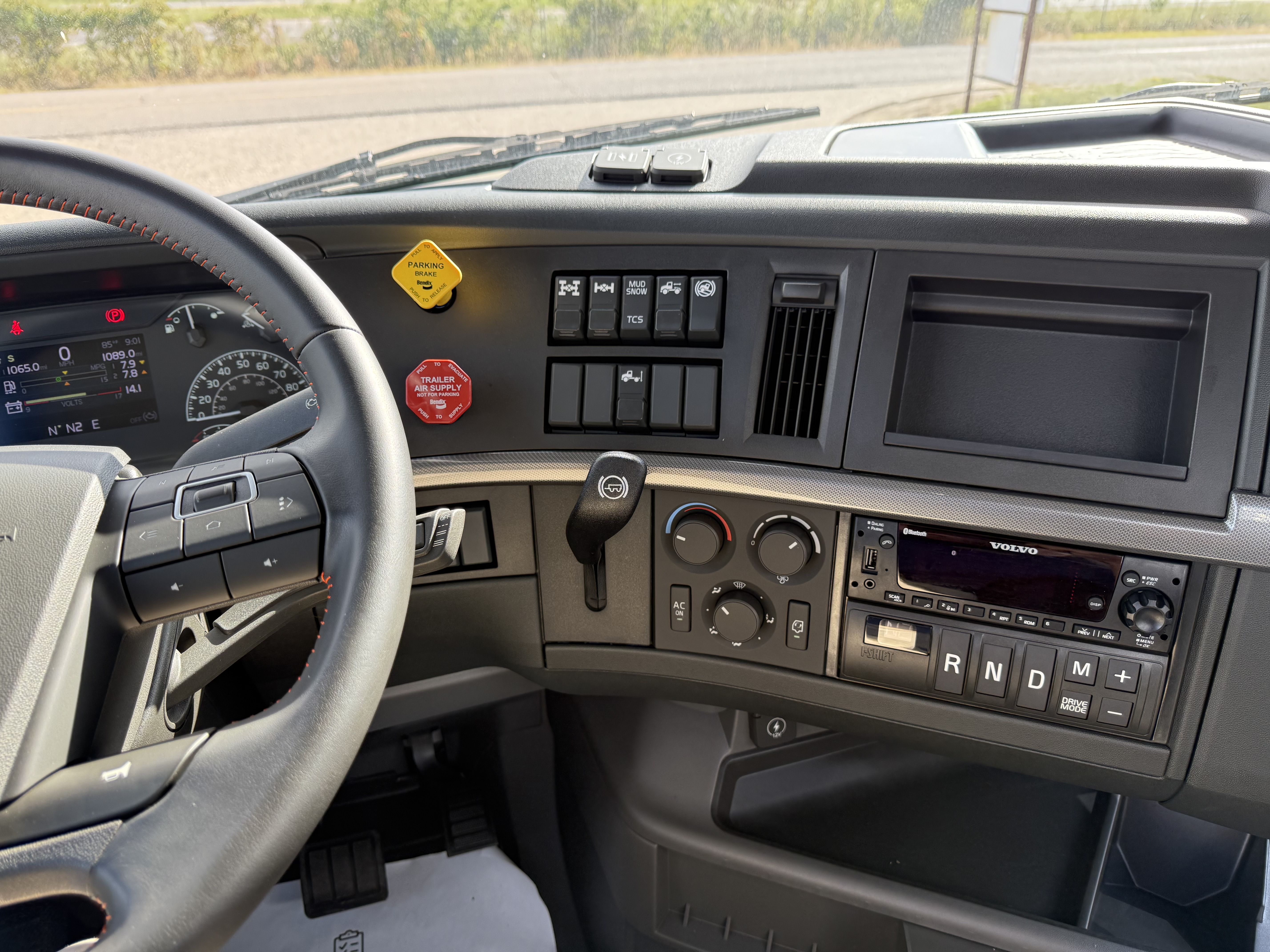 2026 Volvo - image 7