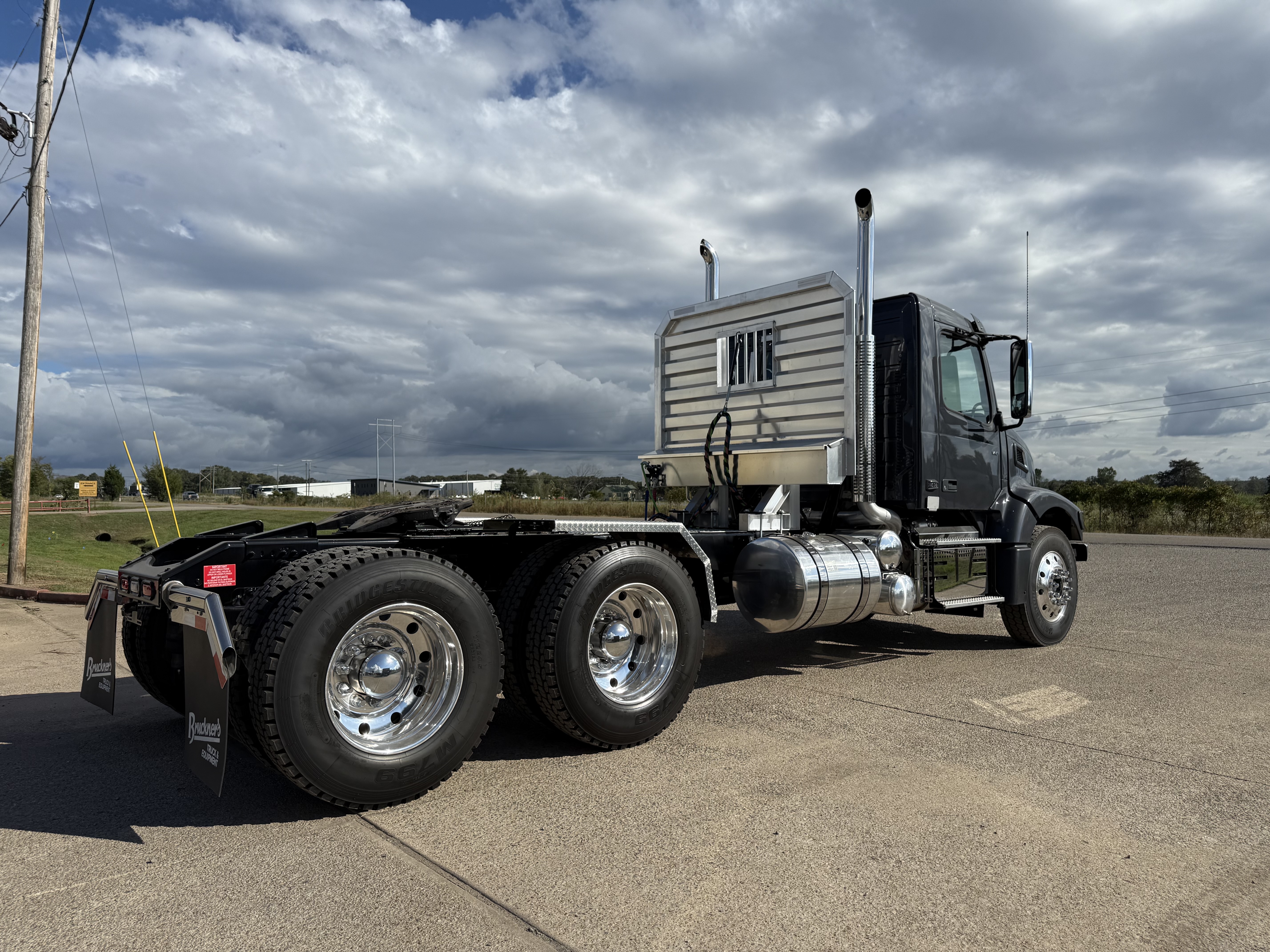 2026 Volvo - image 4