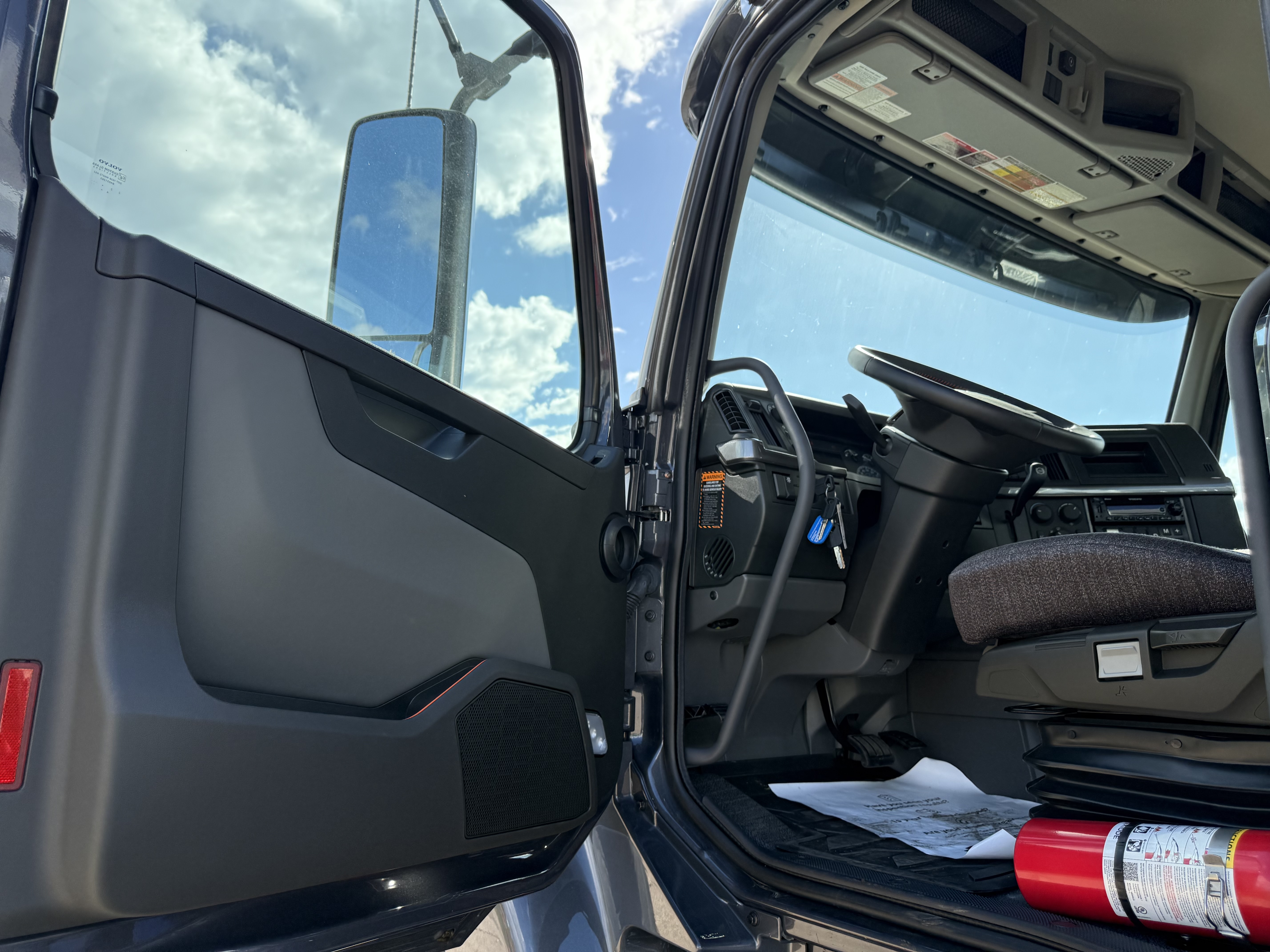 2026 Volvo - image 8