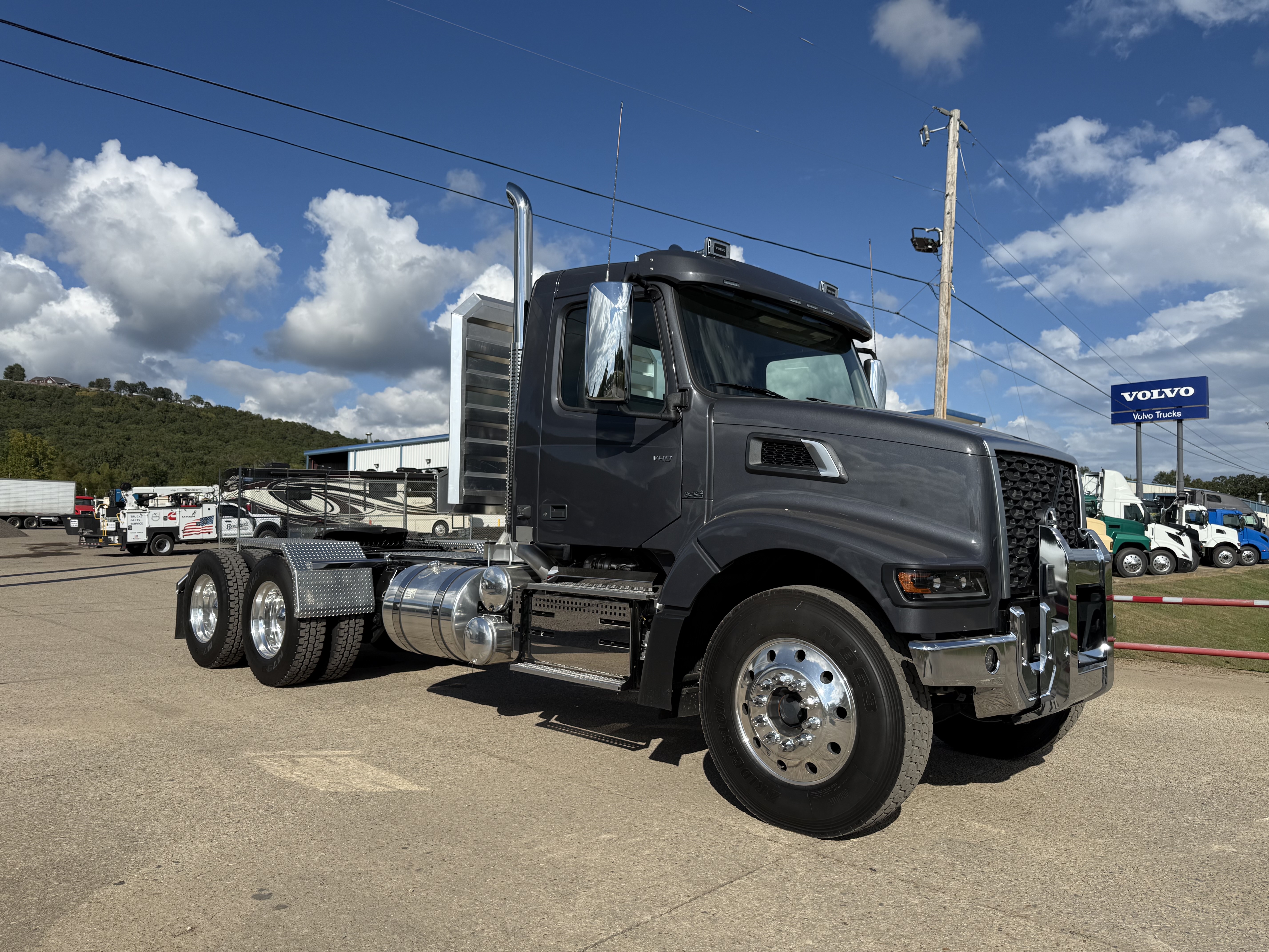 2026 Volvo - image 9