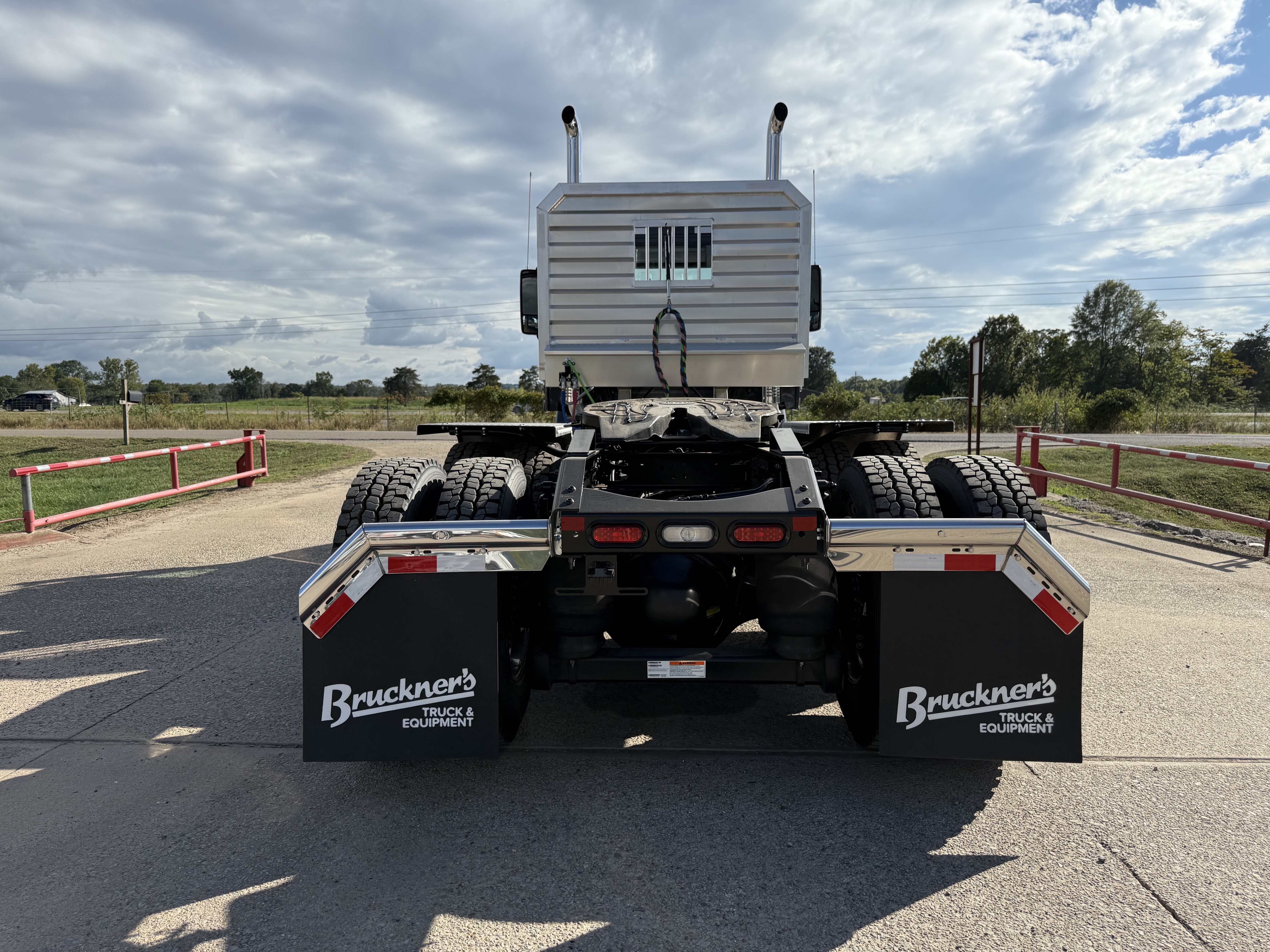 2026 Volvo - image 3