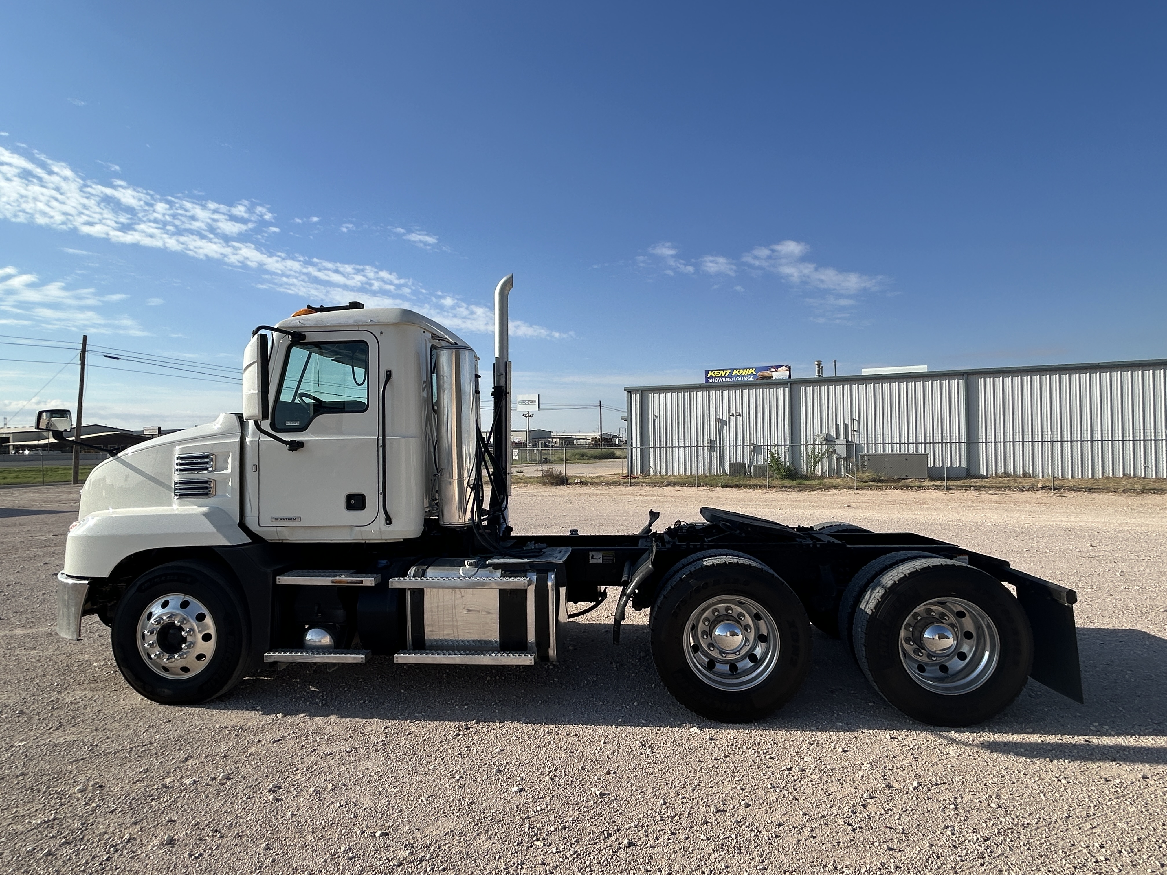 2019 Mack - image 6