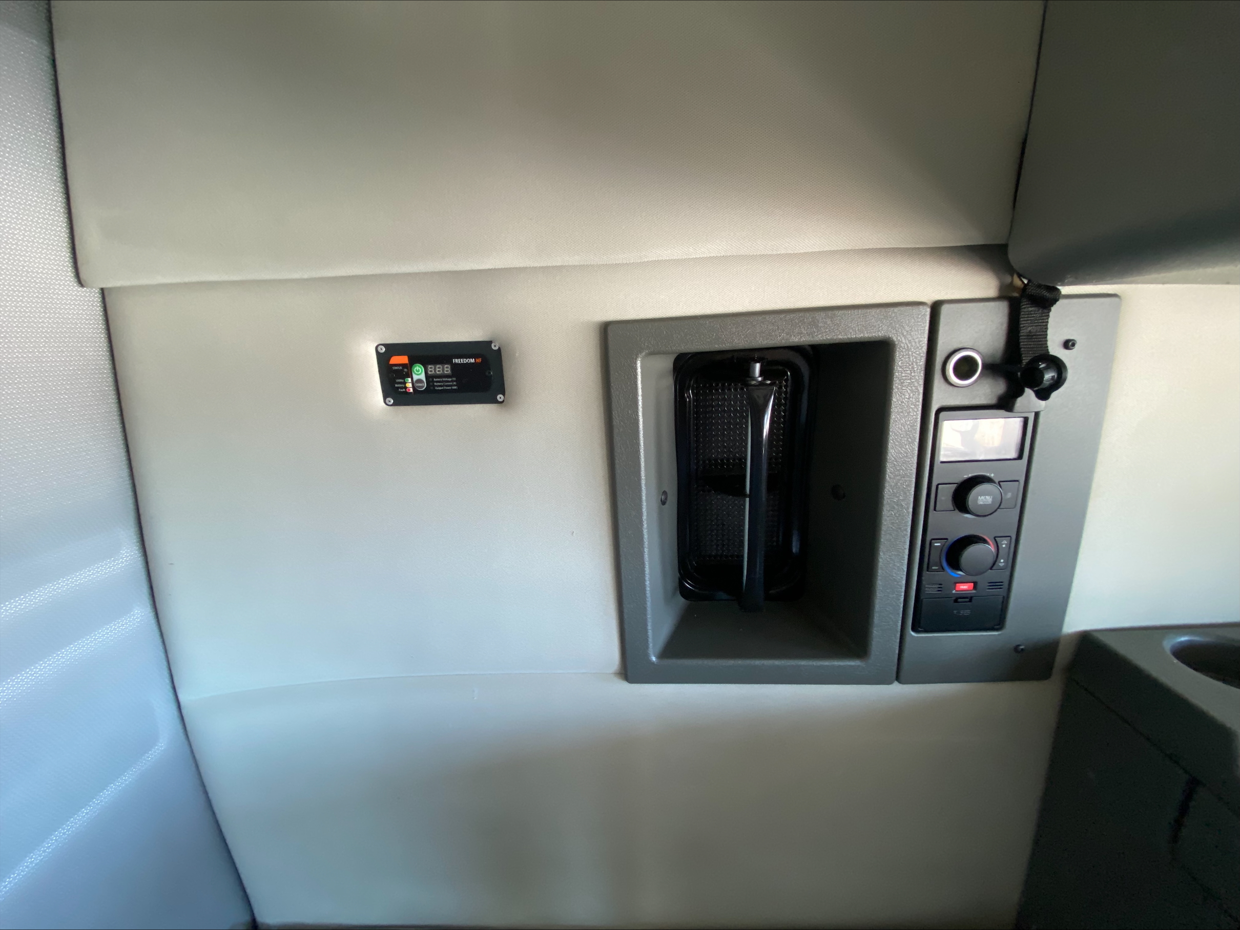 2021 Volvo VNR 640 - image 28