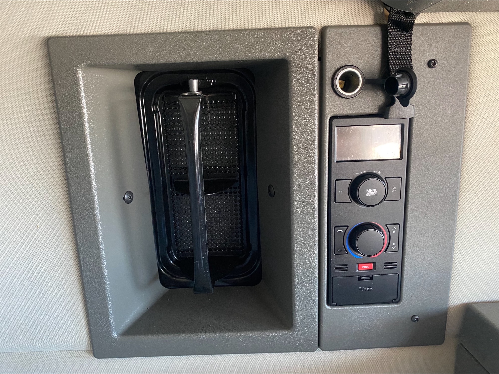 2021 Volvo VNR 640 - image 26