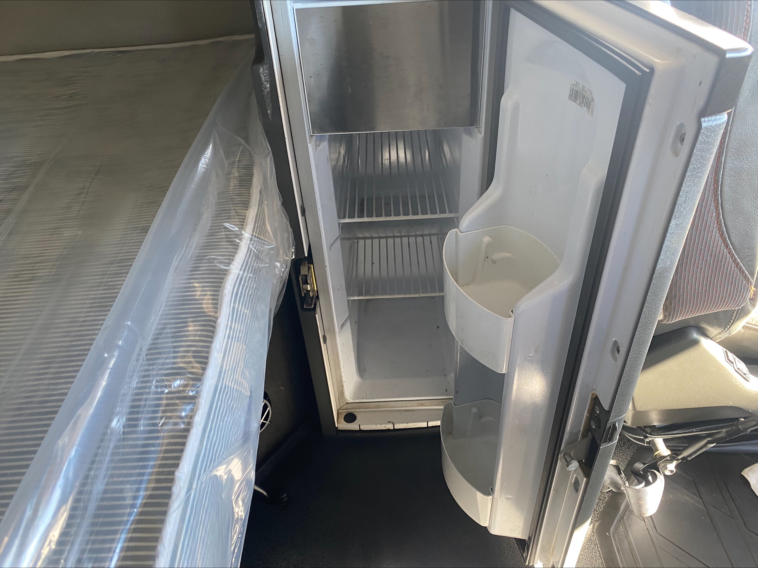 2021 Volvo VNR 640 - image 25