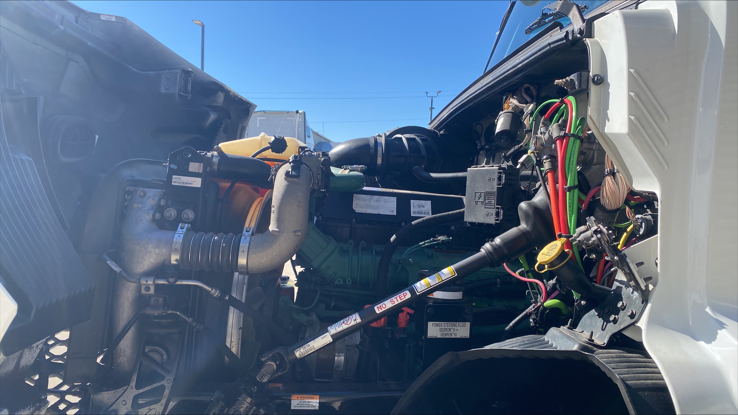 2021 Volvo VNR 640 - image 9